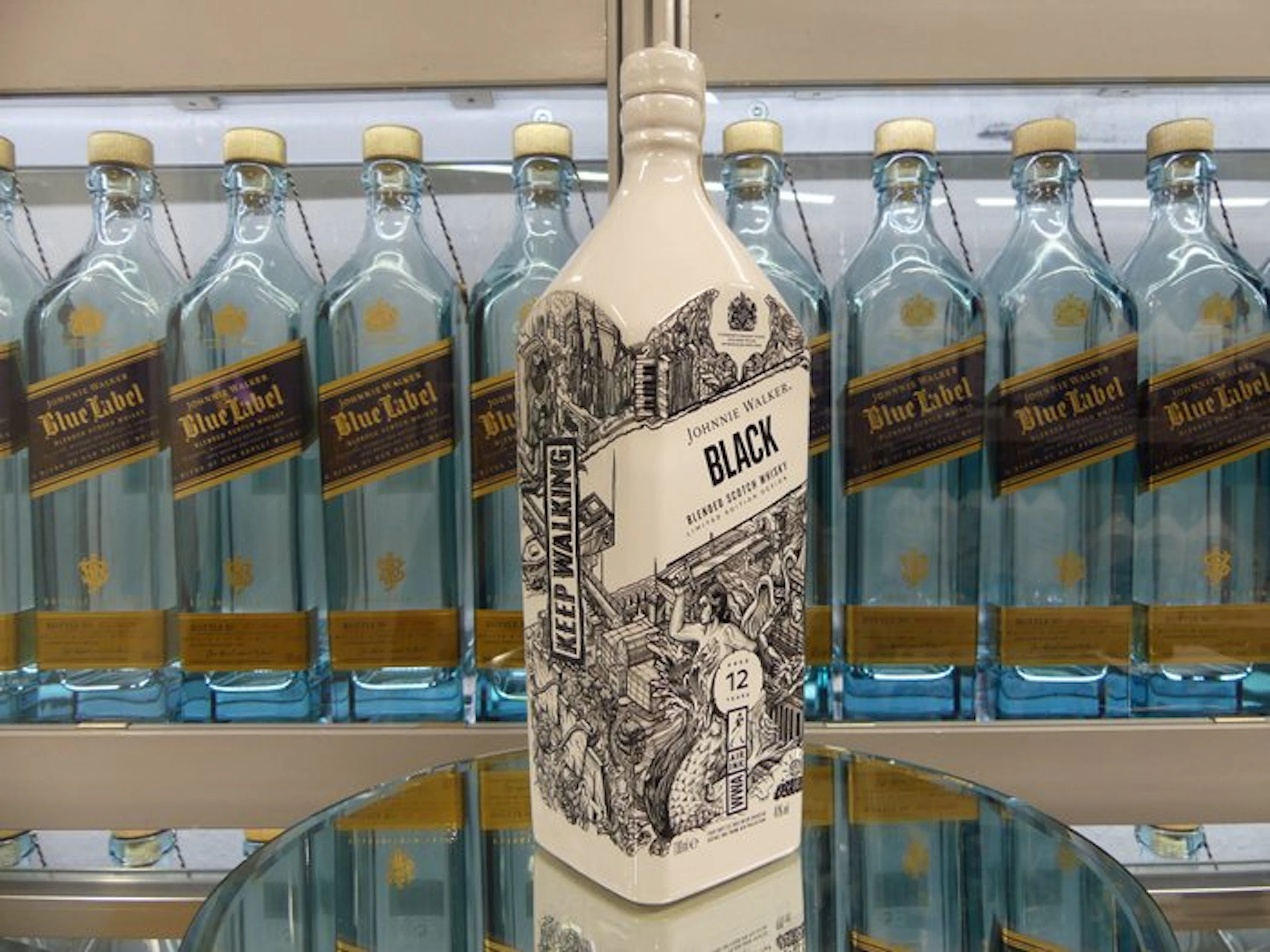 Johnnie Walker Black Label - Warsaw Edition printed with Air Ink - 700ml
