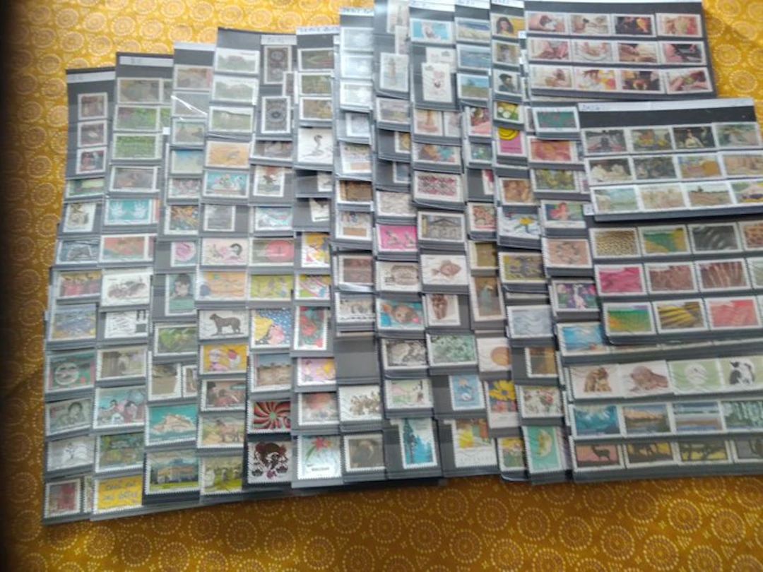 France 2010/2025 - France: Selection of 140 different complete series