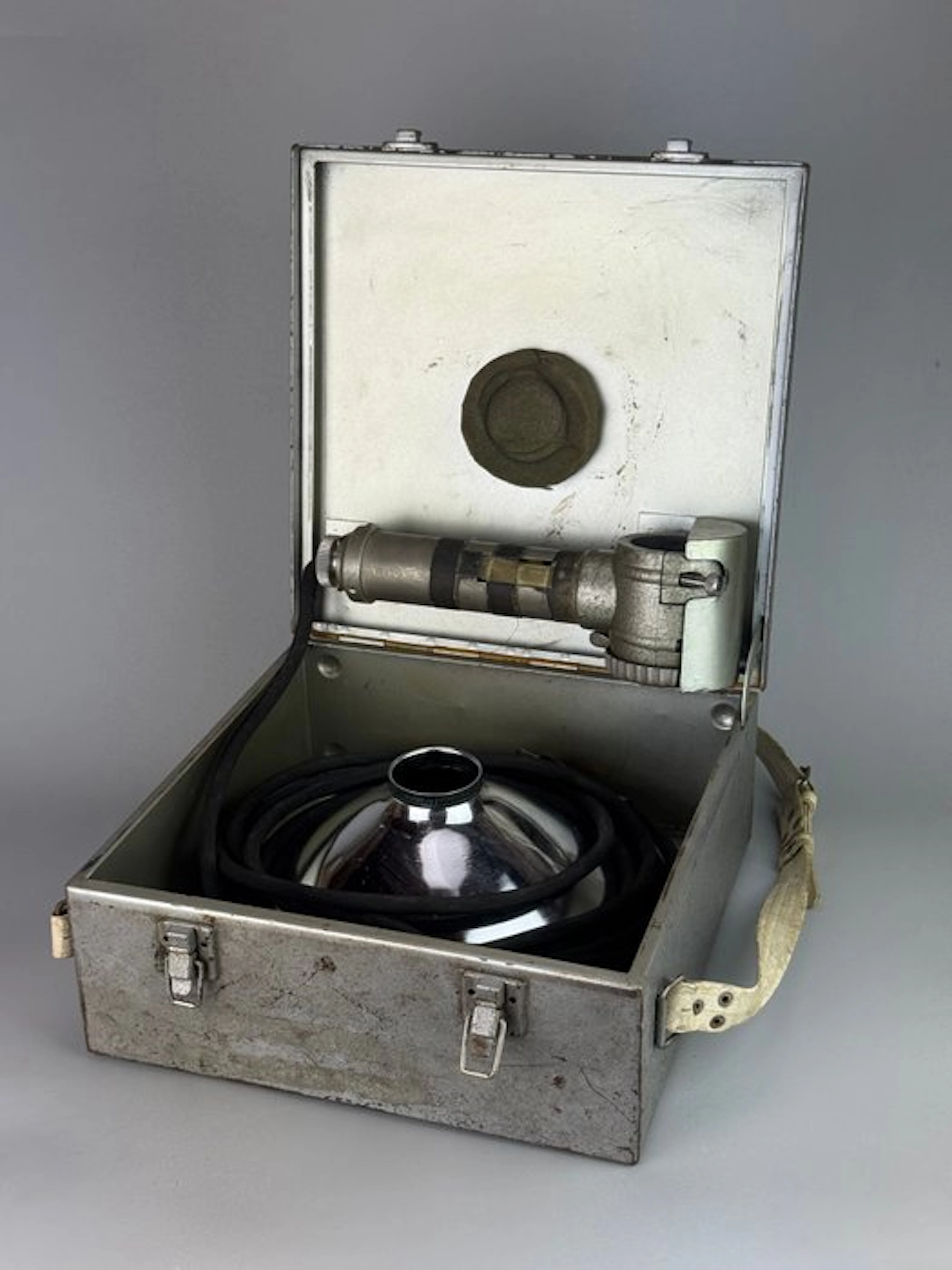 Ianiro - Lamp - with a briefcase and a spotlight - Metal - Professional lamp