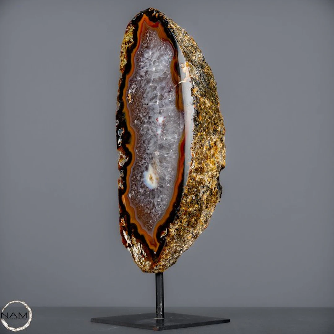 Agate on an elegant metal stand – Fascinating natural art...