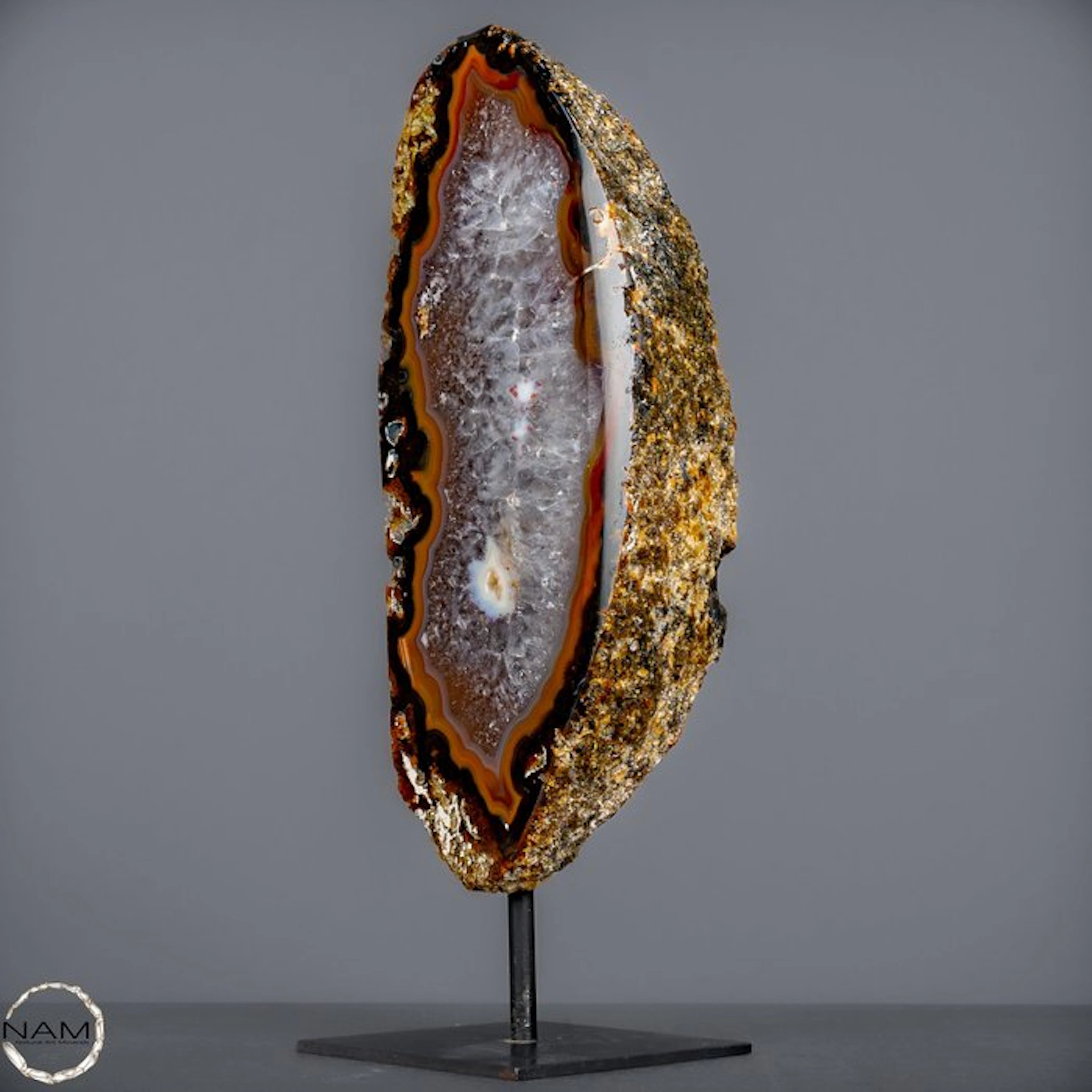 Agate on an elegant metal stand – Fascinating natural art...