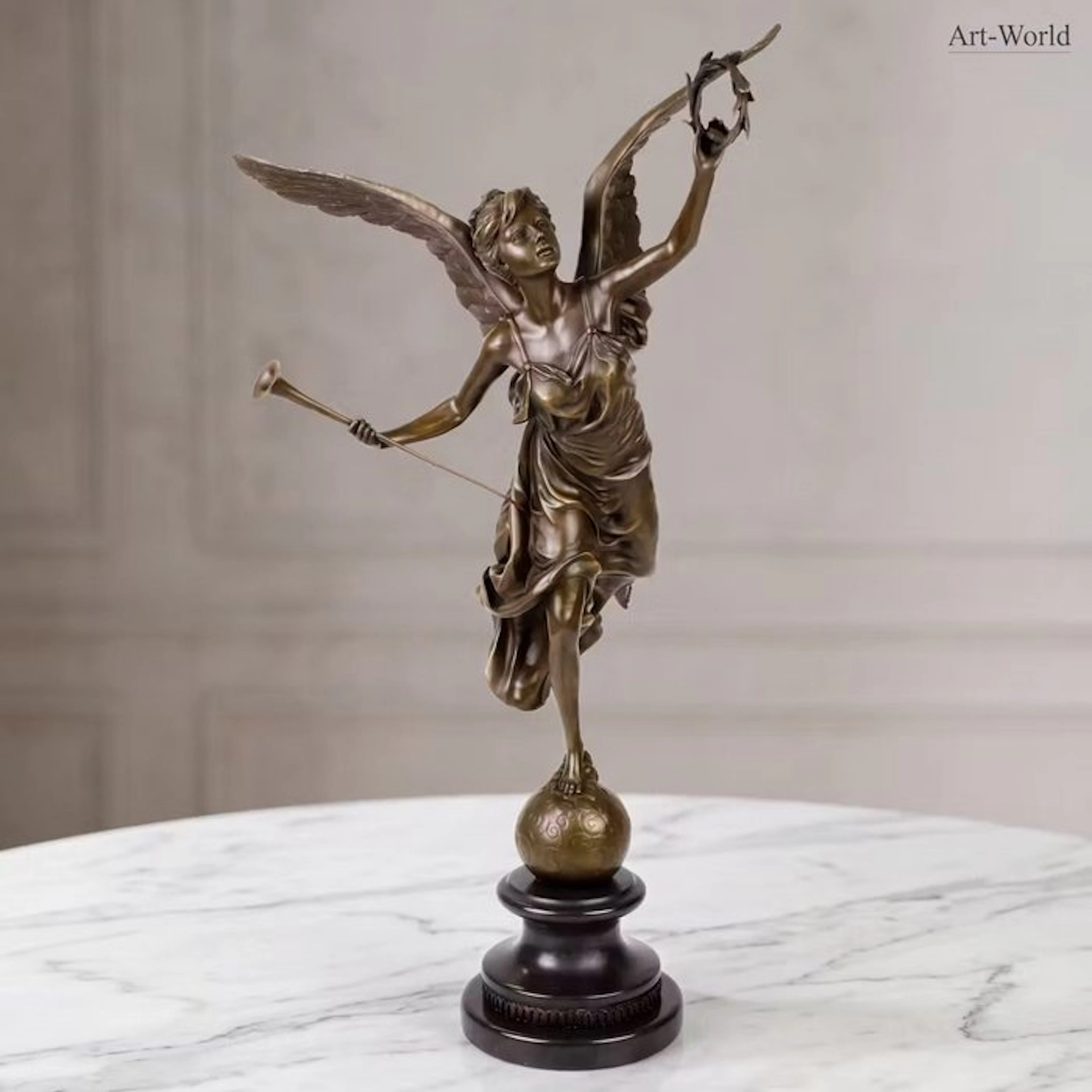 Statue, XL sculptuur van de gevleugelde zegegodin...