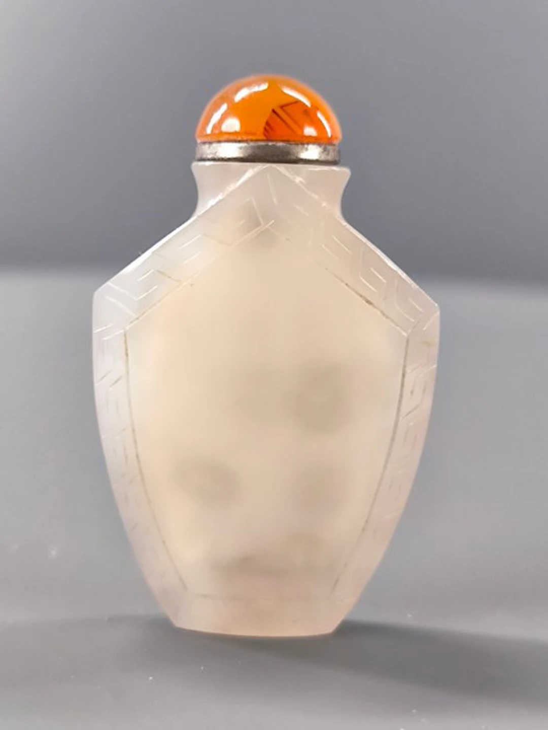 China – Qing Dynasty Translucent agate / chalcedony...