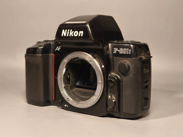 Nikon F-801s Single lens reflex camera (SLR)