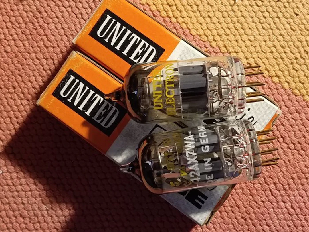 United Electronic - 12AX7WA / E83CCWA vacuum tubes 2-set Audio component