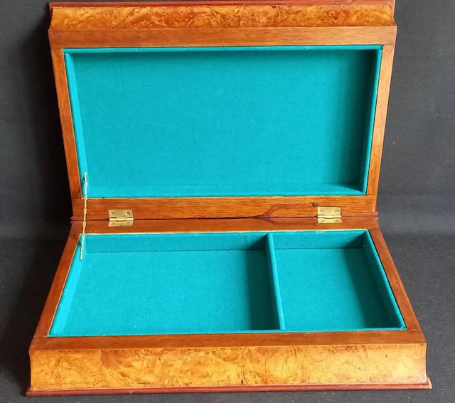 Jewellery box - Burr walnut, Walnut - carrot nuts jewelry box