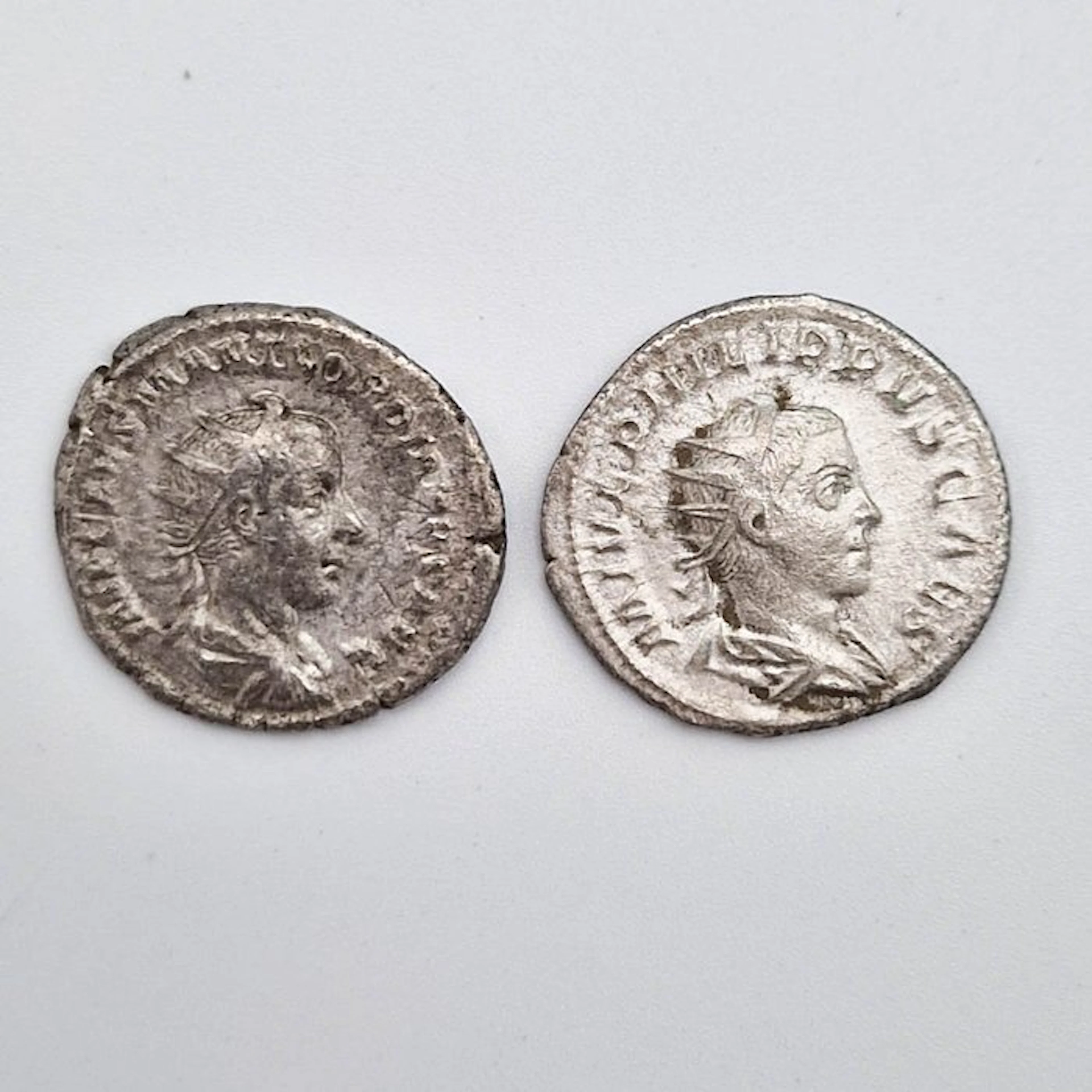 Roman Empire Lot van 2 Zilveren Antoniniani Gordian III...