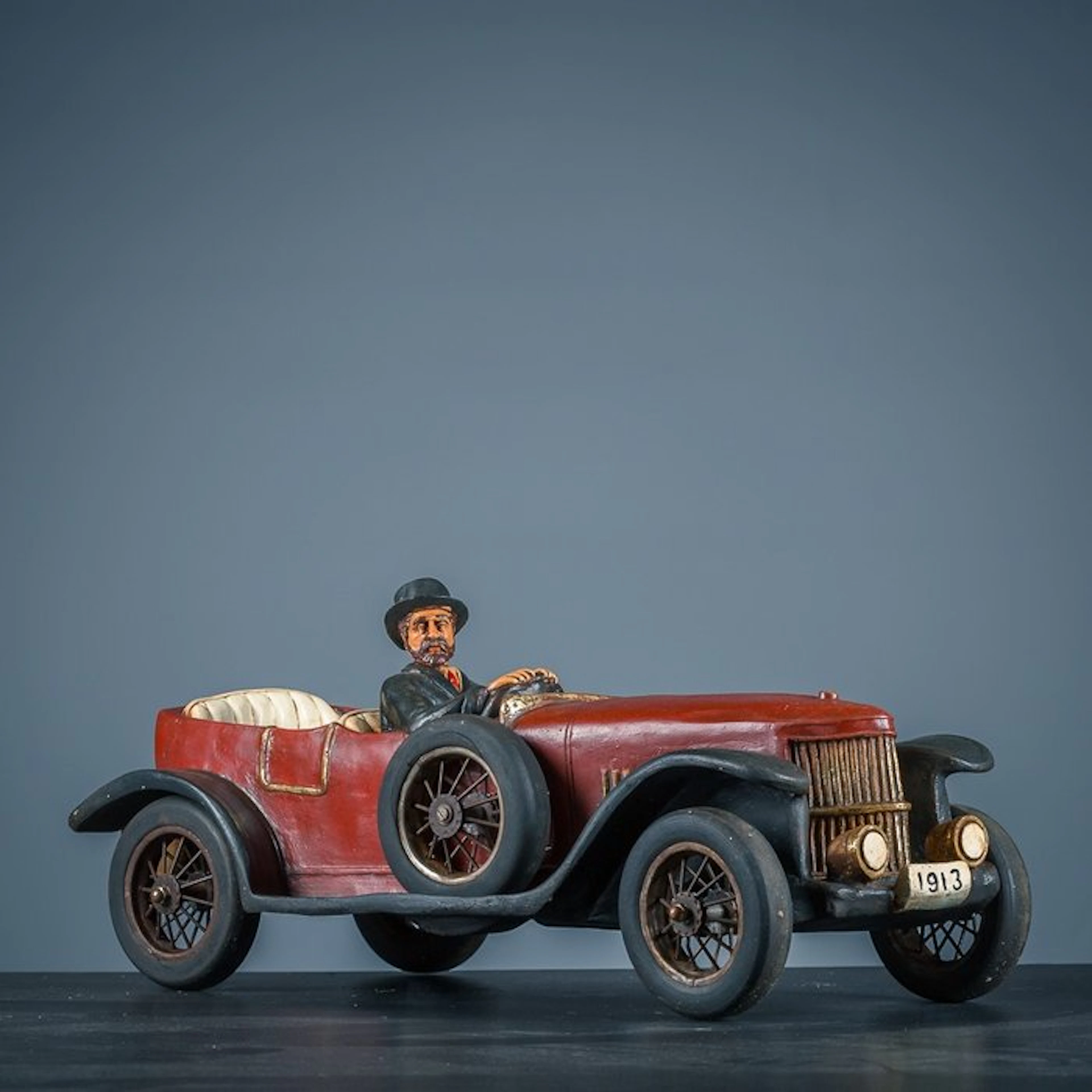 Figure - Four seater - antiek model - polyresin