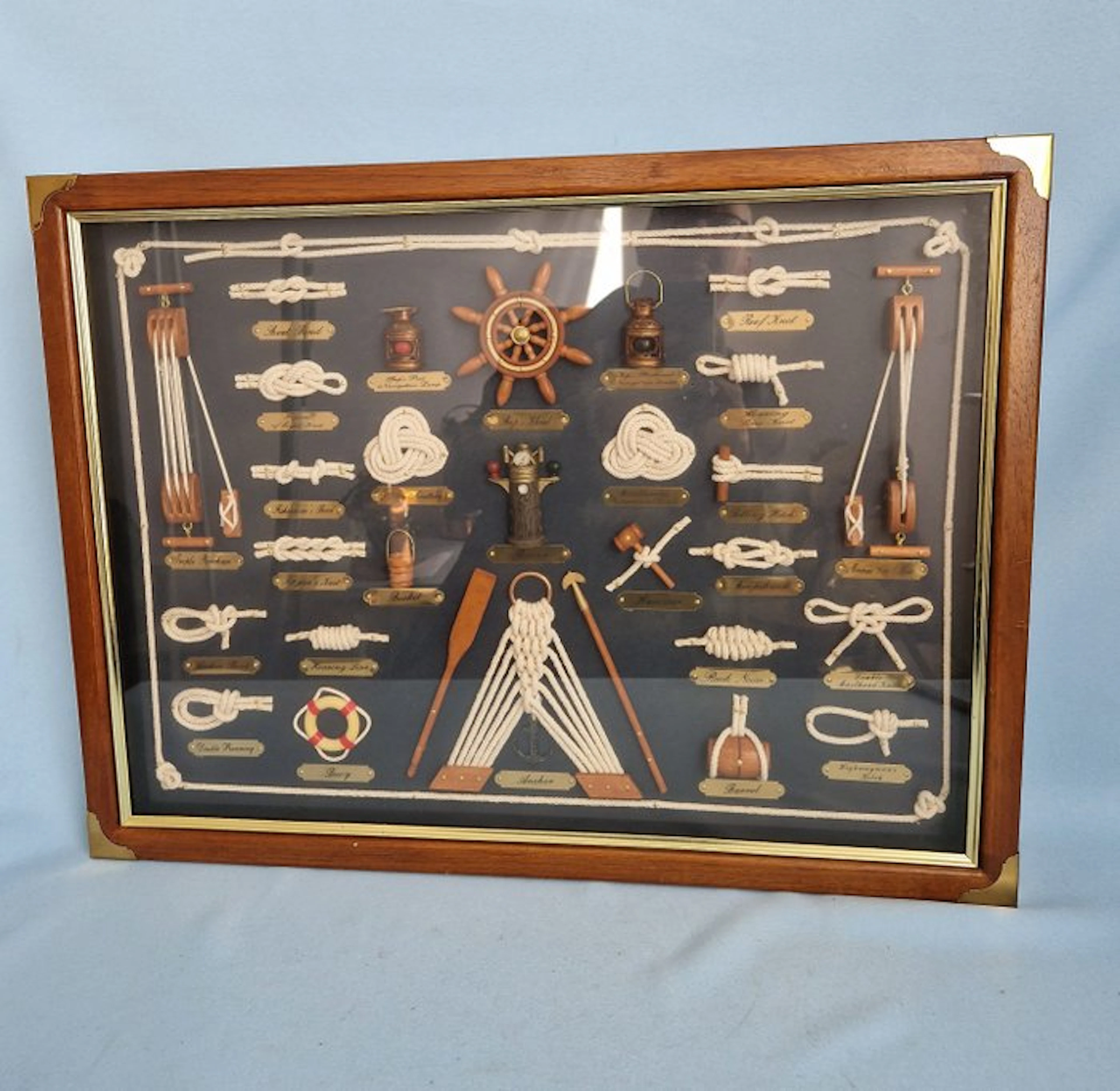 Nautical knot board in a wooden display cabinet - Wood, Brass, Glass