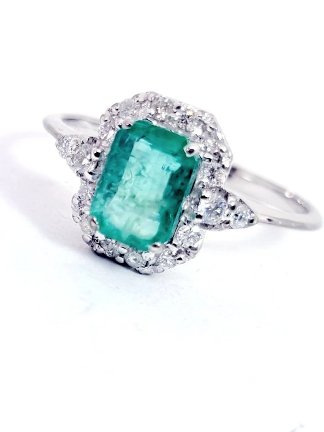 Ring - 18 kt. White gold Emerald - Diamond