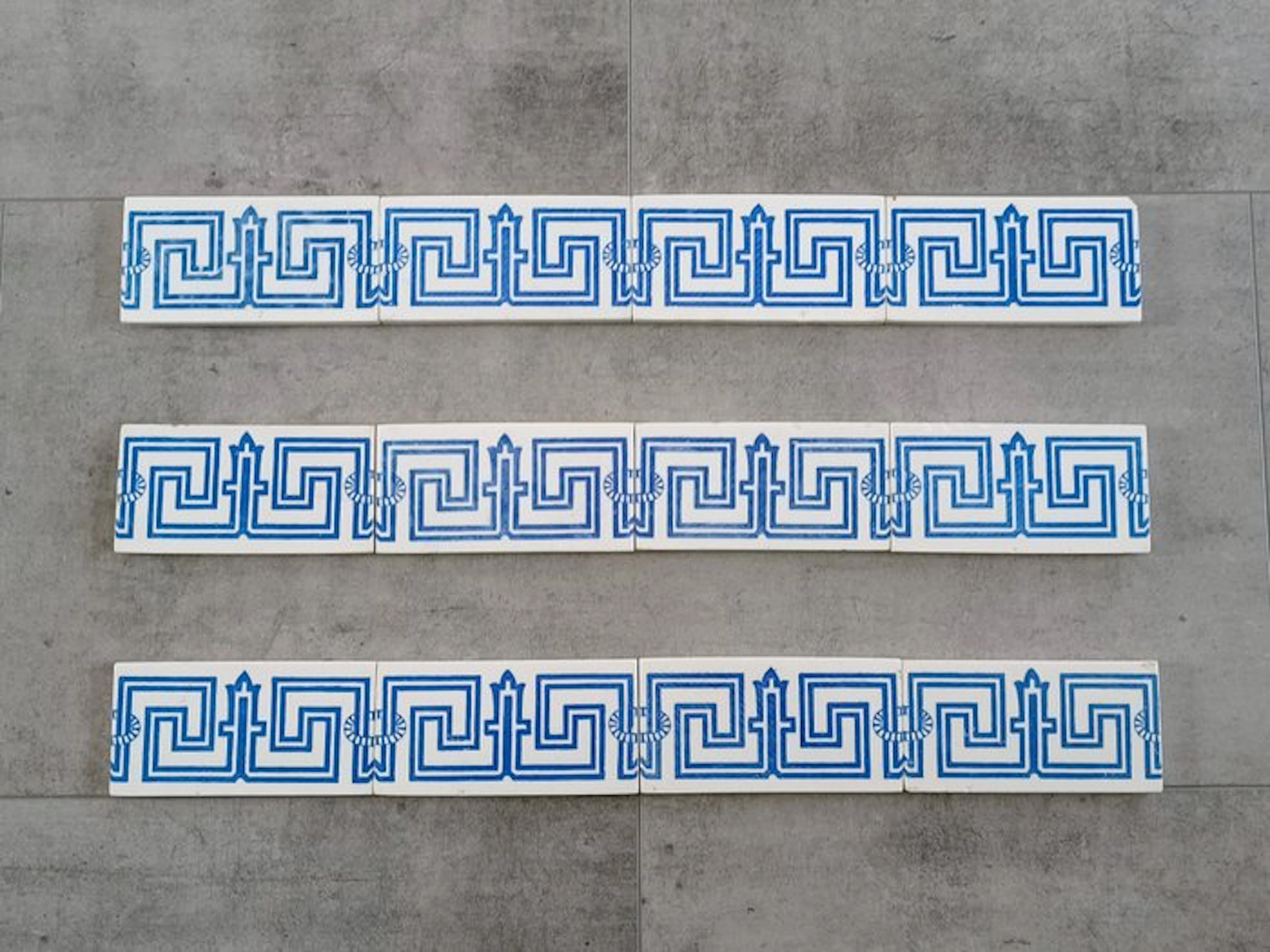 Tile - 1920-1930 - Twelve border tiles Ceramique Wick Maastricht