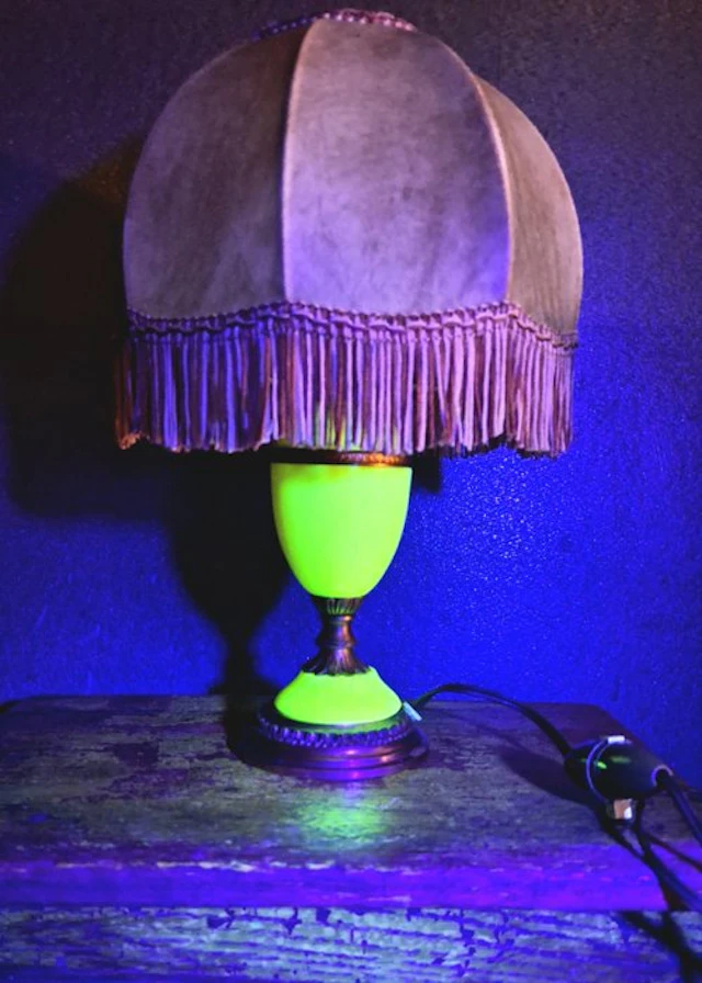 Bedside table lamp - Uranium glass