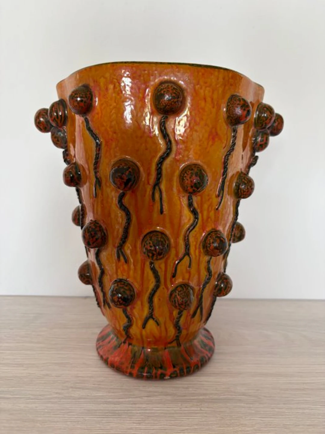Vaso scultoreo in ceramica policroma – possibile ambito...