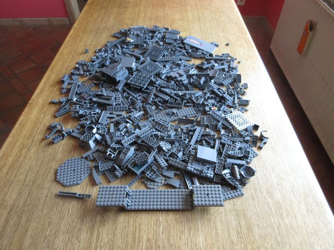 LEGO Pieces - Classic - 1800gr de pièces de marque LEGO gris foncées