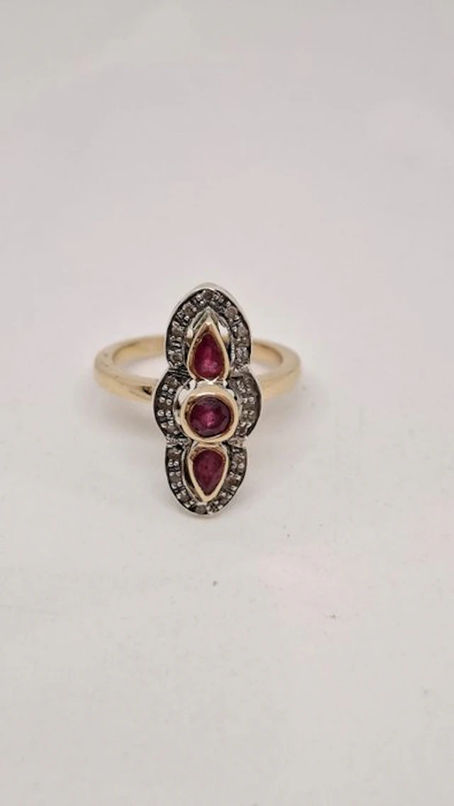 Ring - 12 kt. Yellow gold Ruby - Diamond