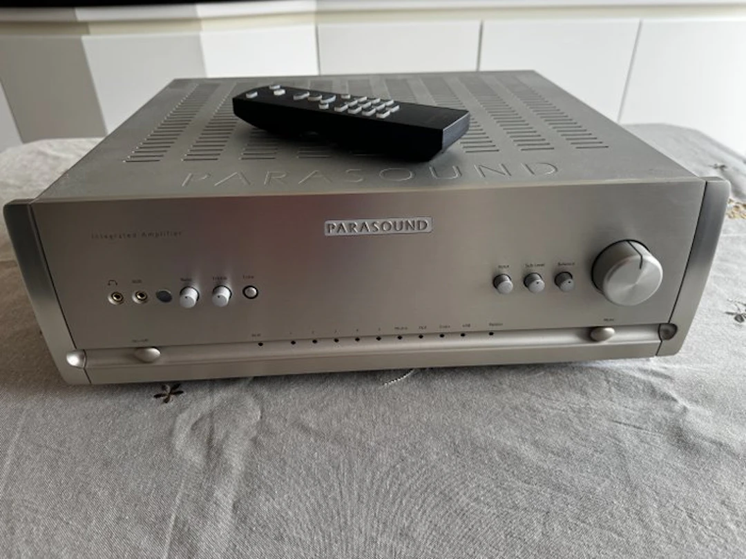 PARASOUND - HALO HINT 5 - DAC / Solid state integrated amplifier