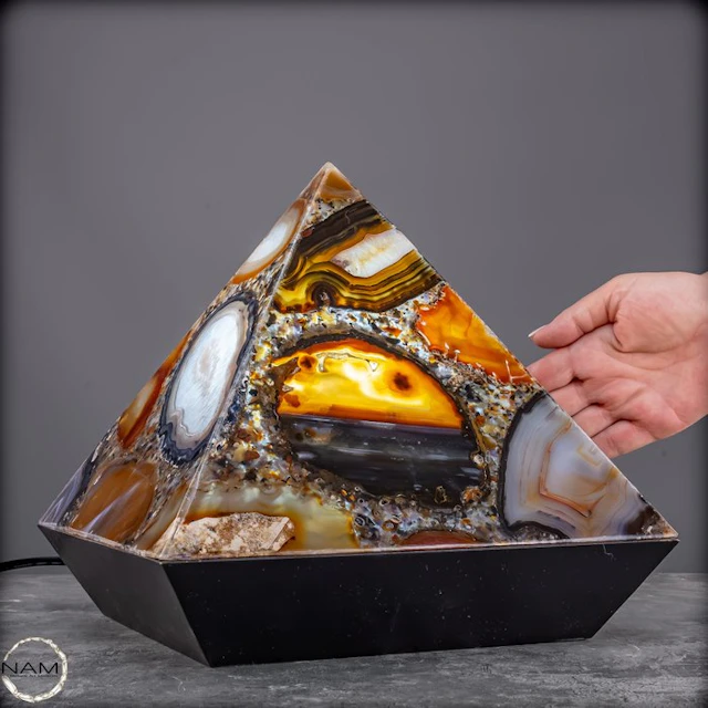 Agate Lamp – Glowing structures in natural perfection Lamp - Brazil- 4343.77 g