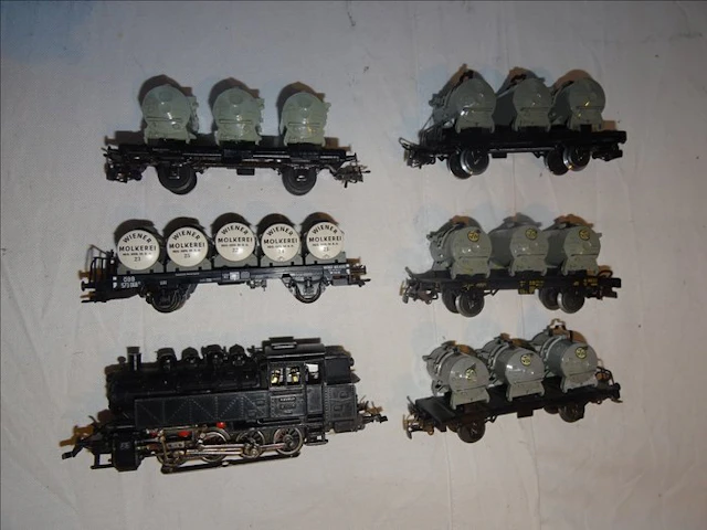 Märklin H0 - 3031 - Tender locomotive (6) - BR 81 with...
