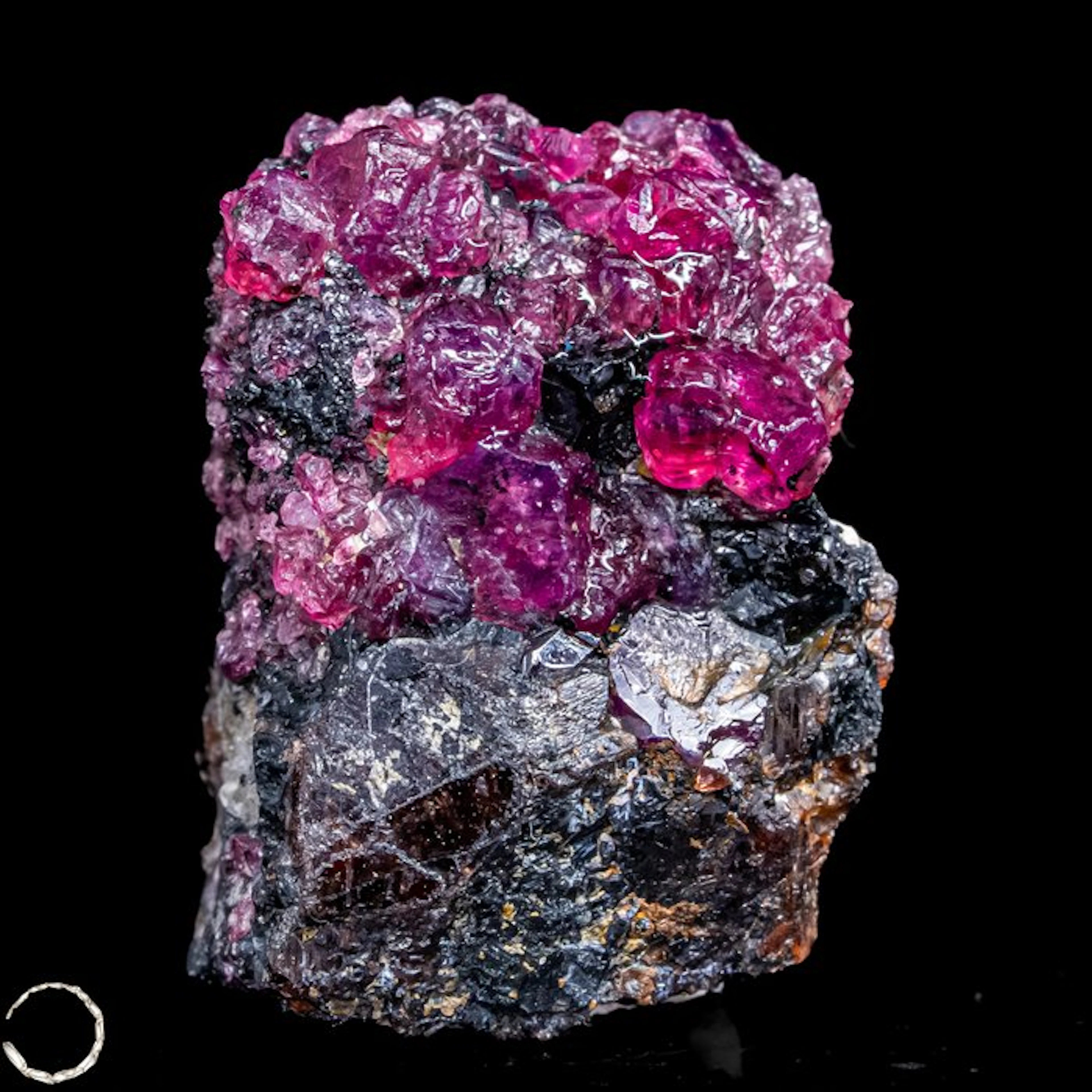 Padparadscha sapphire crystals – A fascinating display of...