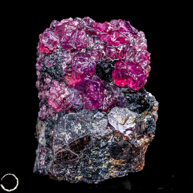 Padparadscha sapphire crystals – A fascinating display of...