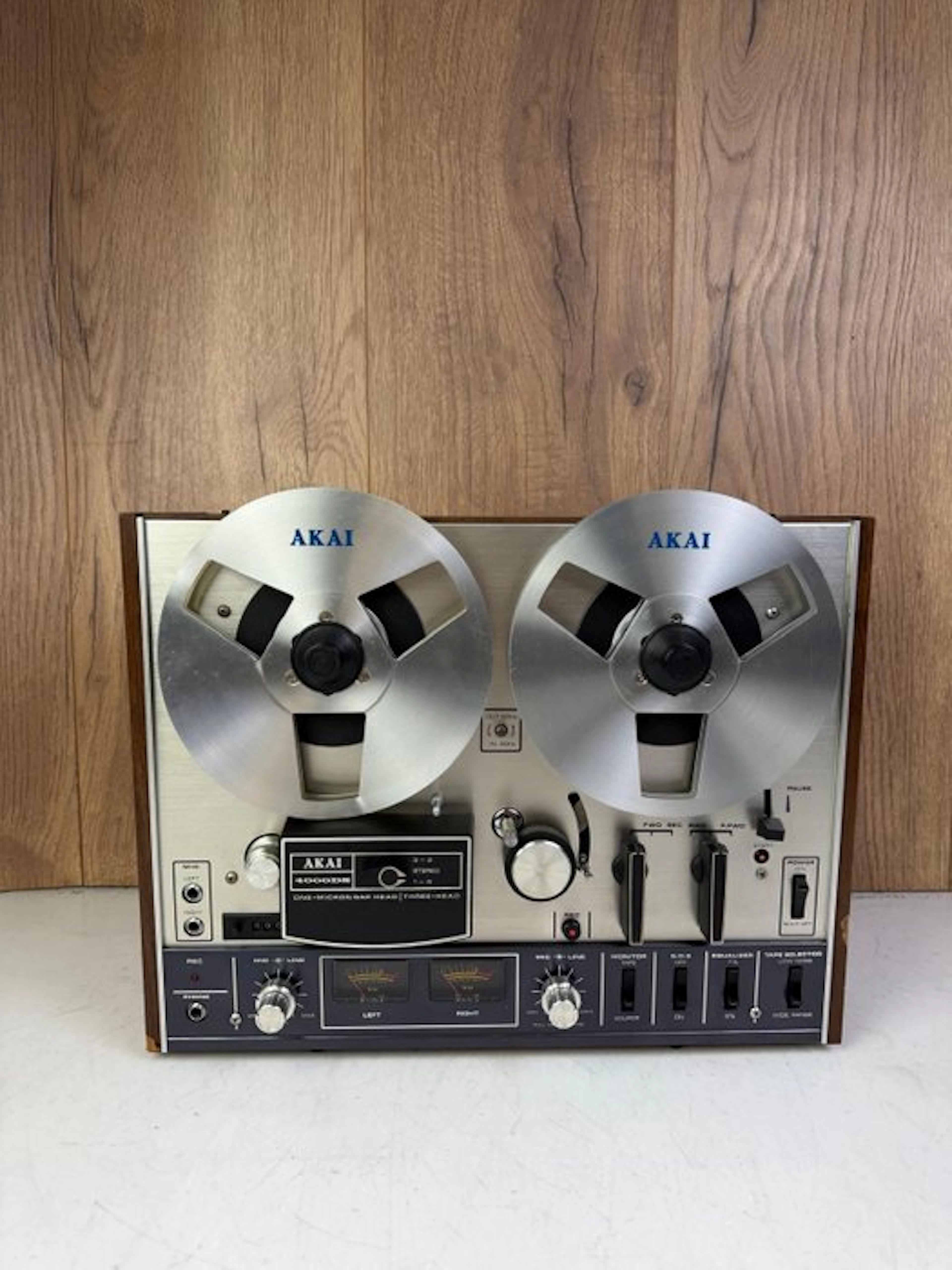 Akai - 4000DS - 4 track Reel to reel deck 18 cm