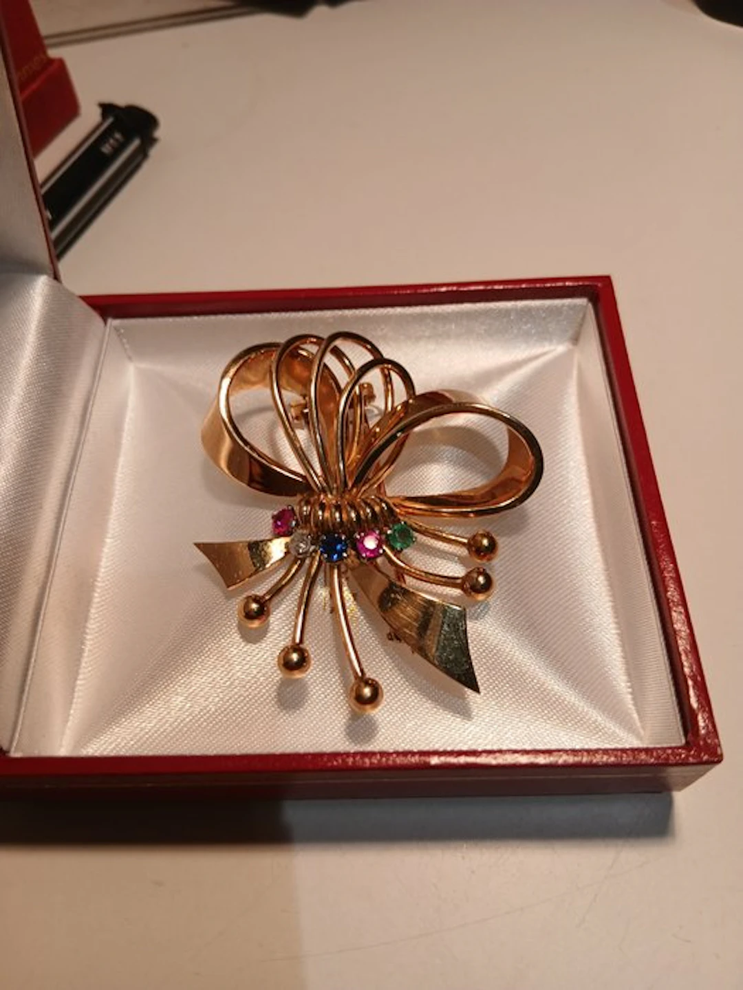 Brooch - 18 kt. Yellow gold - 0.94ct. tw. Diamond (Natural) - Ruby