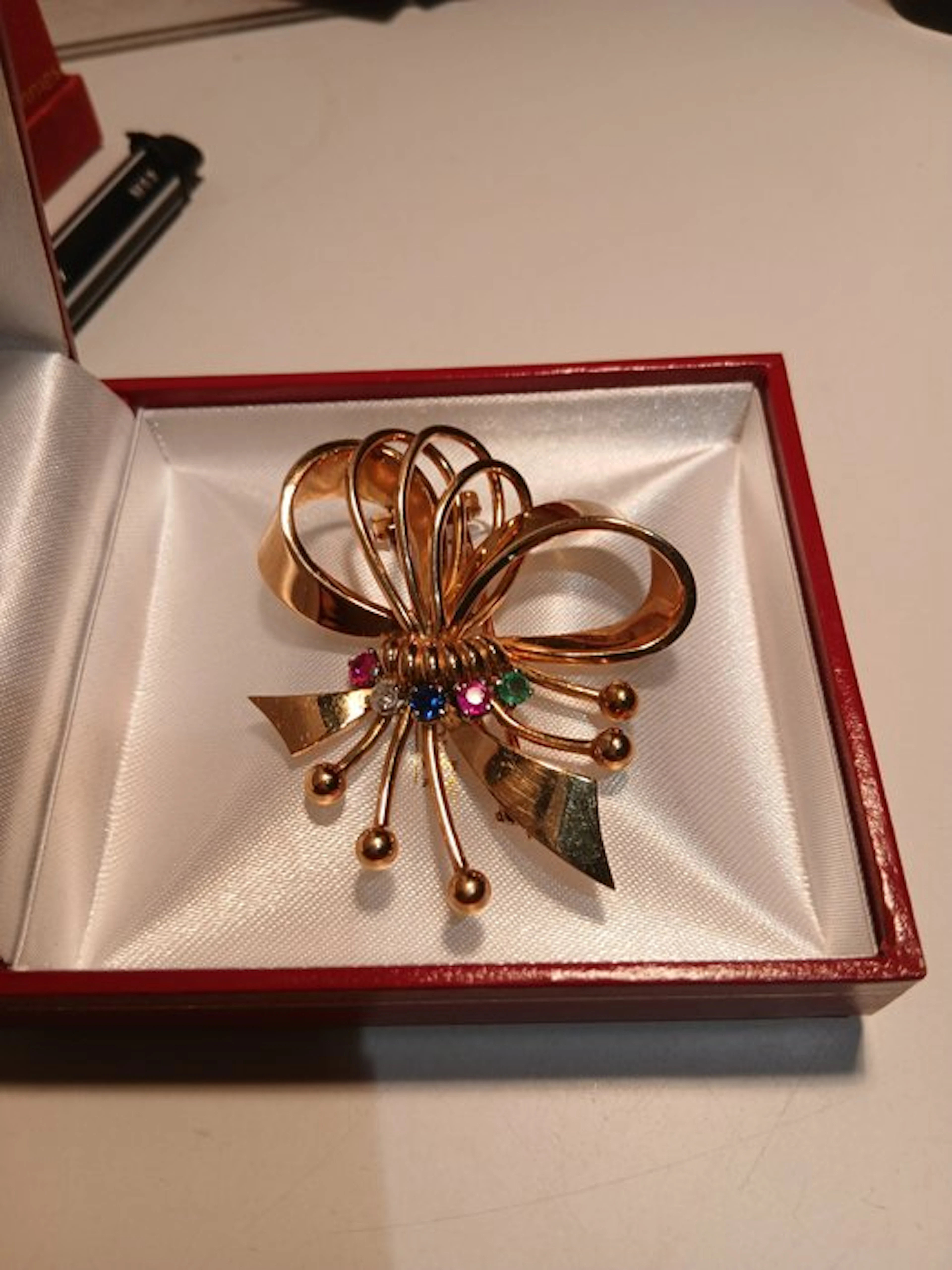 Brooch - 18 kt. Yellow gold - 0.94ct. tw. Diamond (Natural) - Ruby