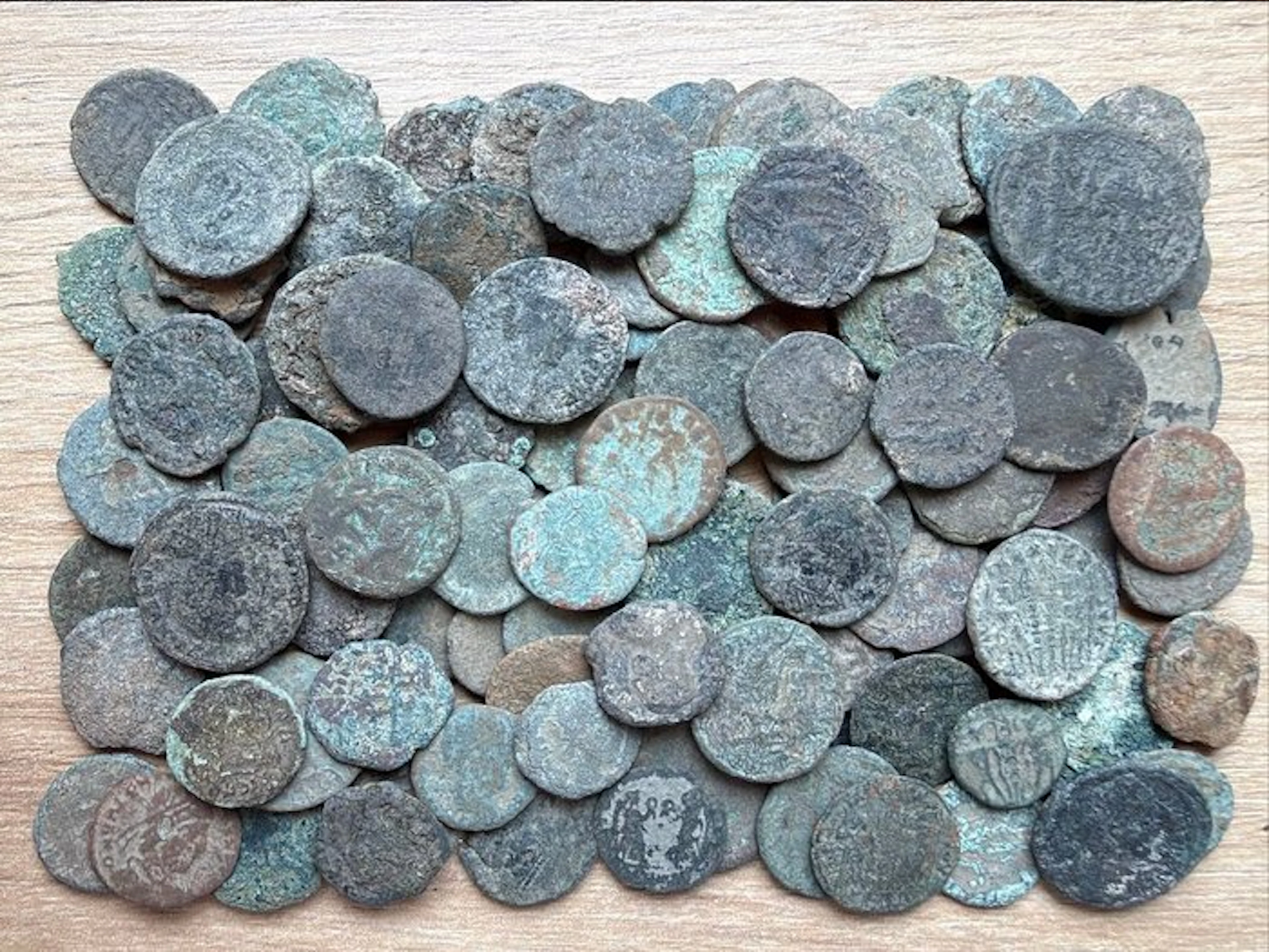Roman Empire Lot of 100 Æ coins (No reserve price)