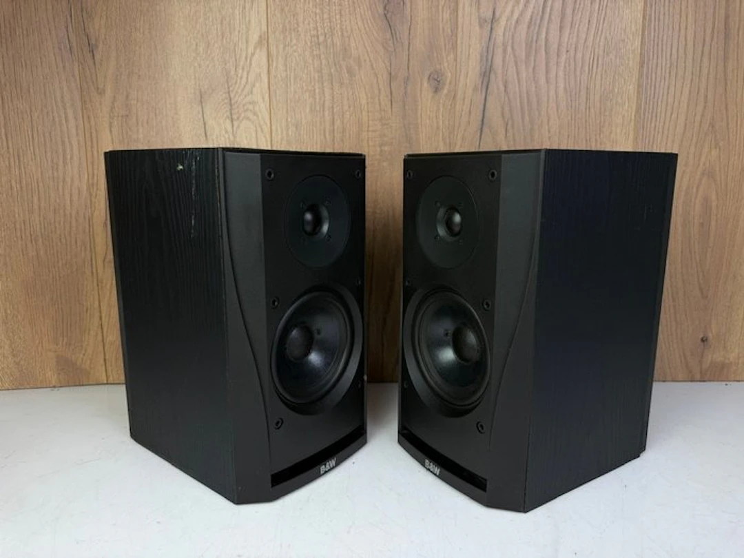 Bower & Wilkins - DM302 - Award Winning Speaker set