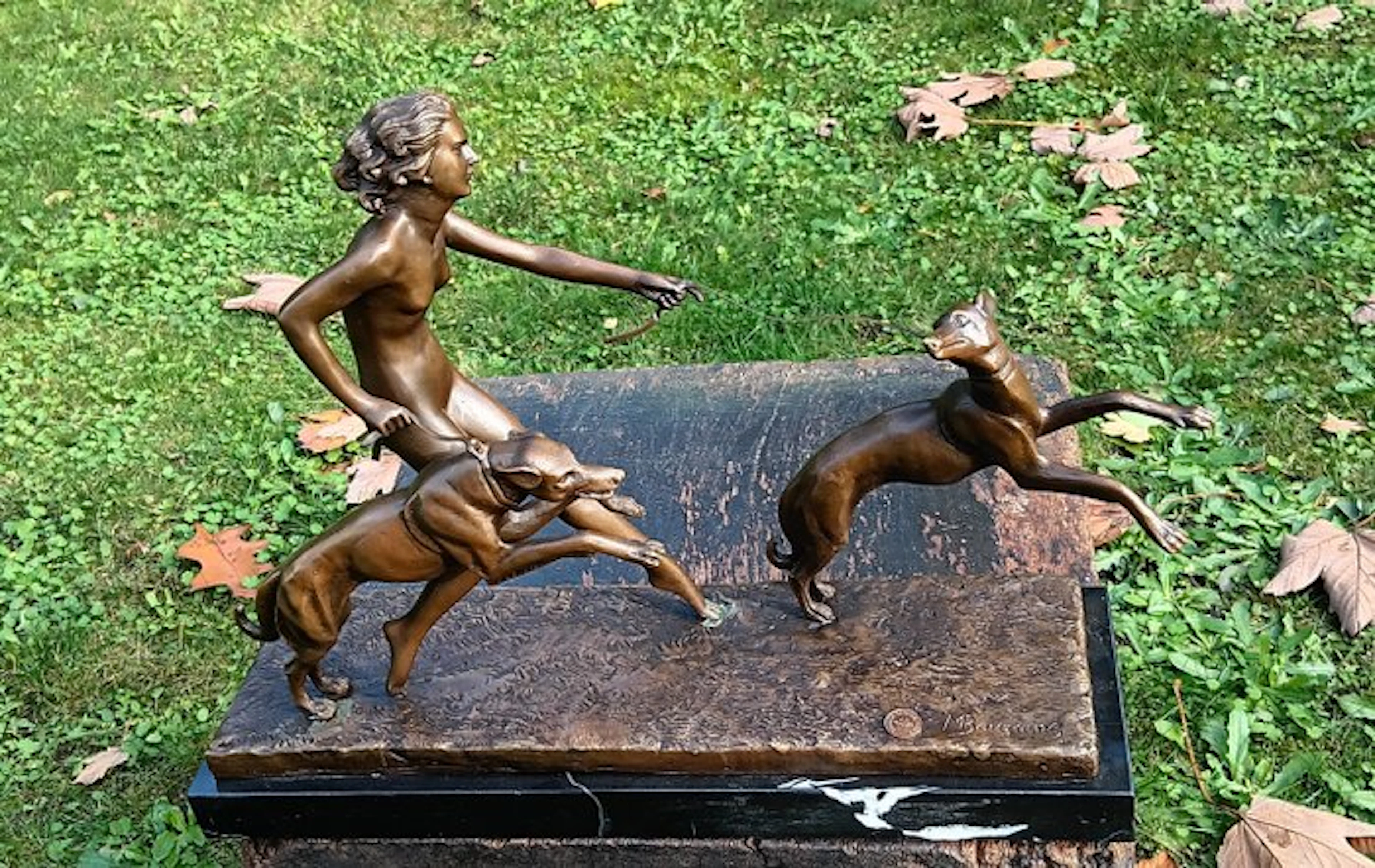 Sculpture, diana met 2 windhonden - 32 cm - bronze marble