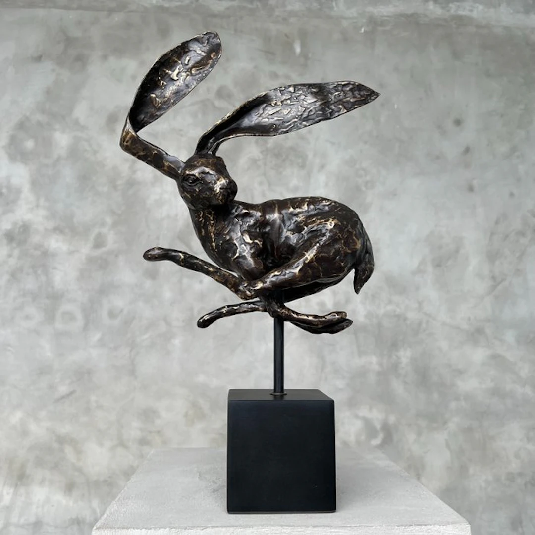Sculpture, Speckled bronze Rabbit on stand - 44 cm - Bronze
