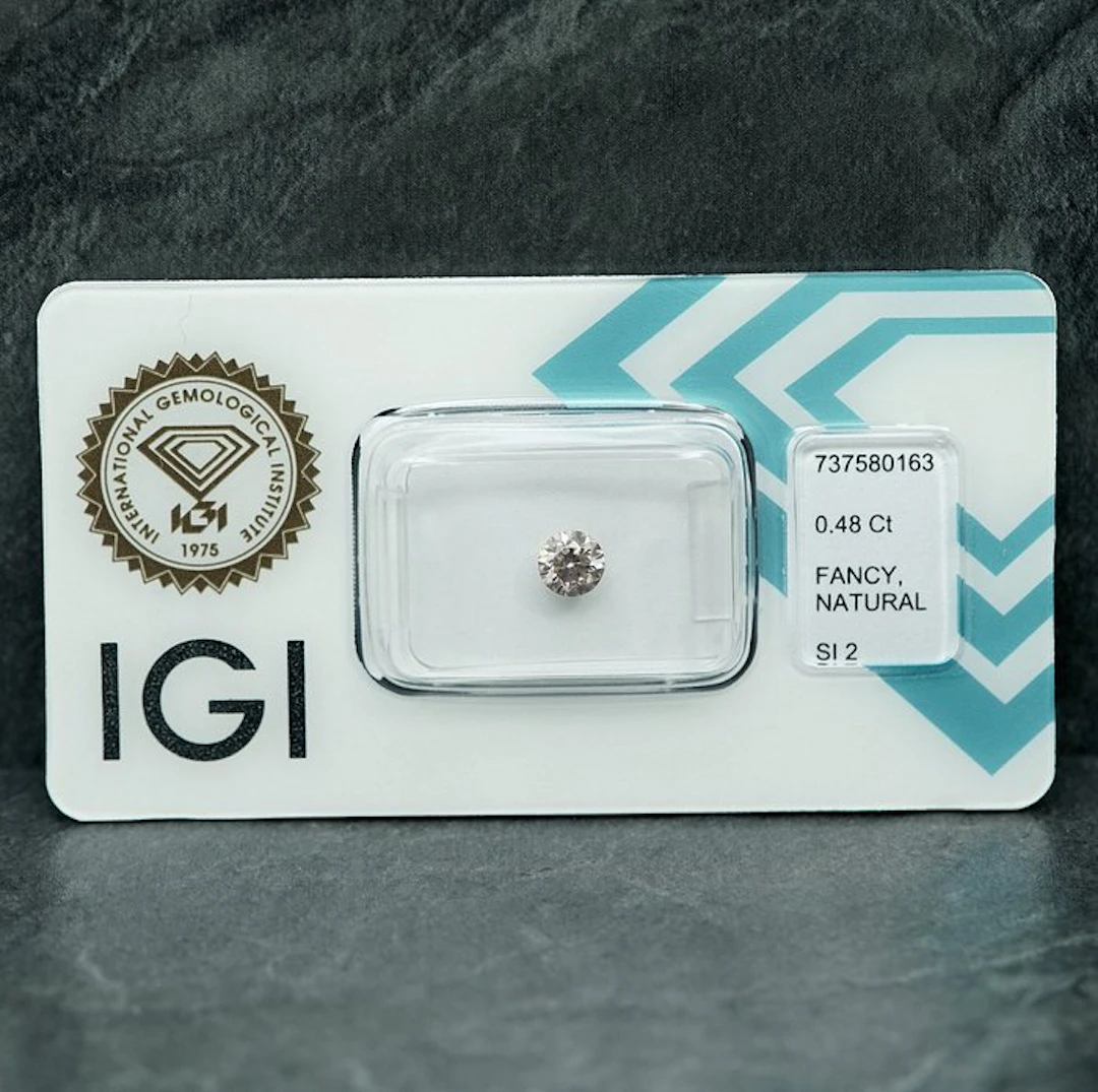 No reserve price - 1 pcs Diamond (Natural coloured)...