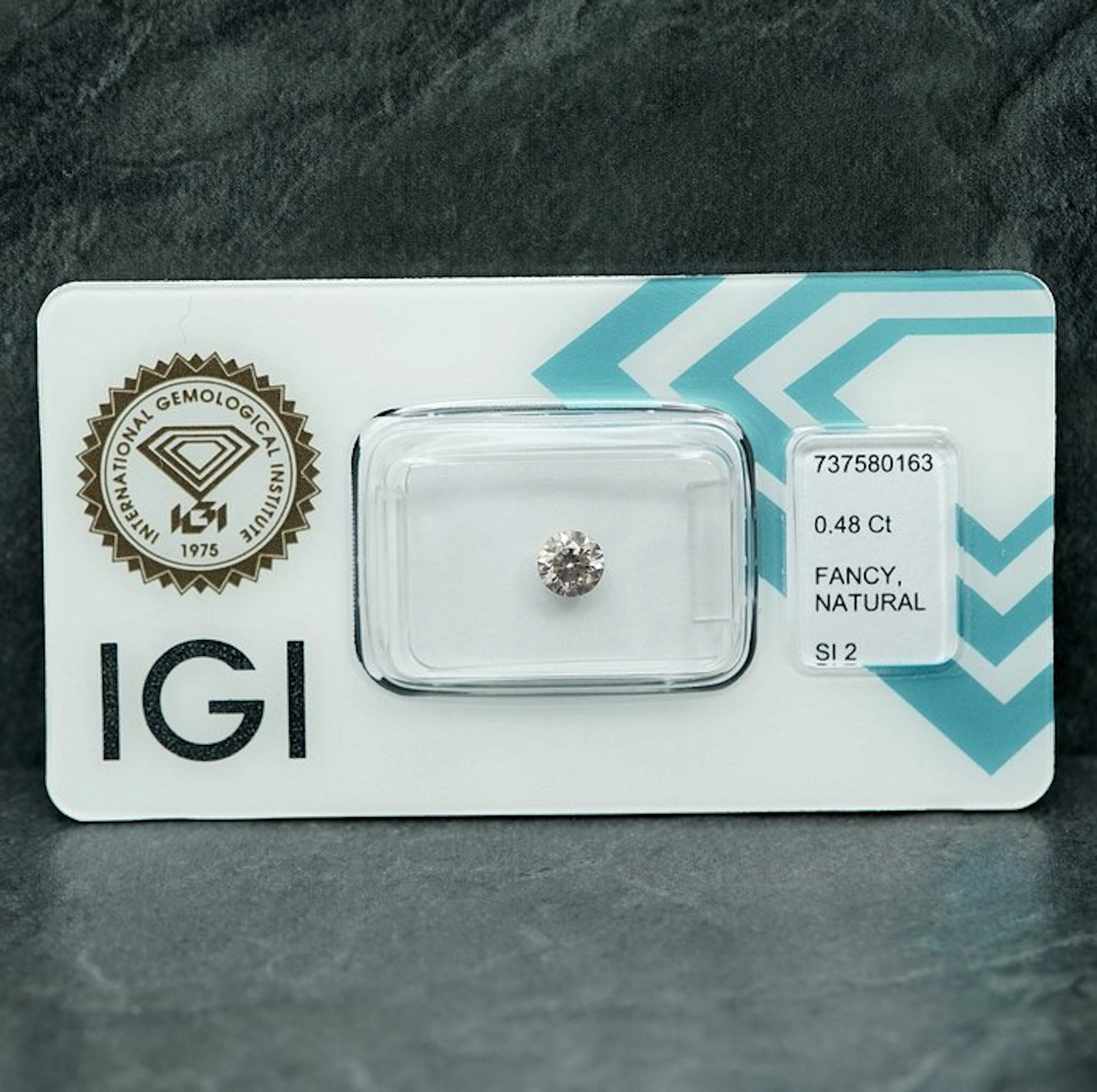 No reserve price - 1 pcs Diamond (Natural coloured)...