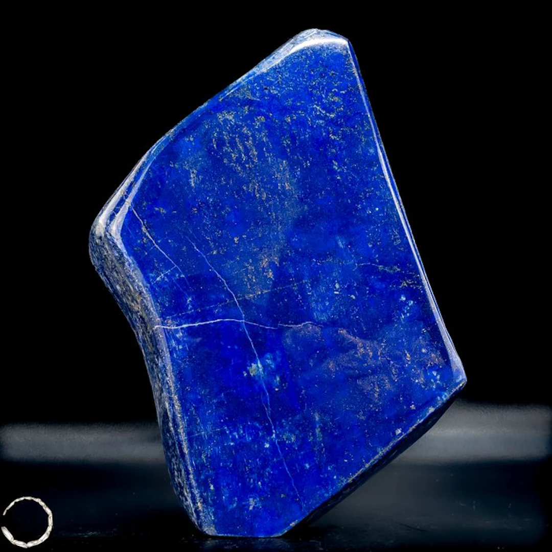 Königsblauer Lapis-Lazuli in Freiform – Ausdruck reiner...