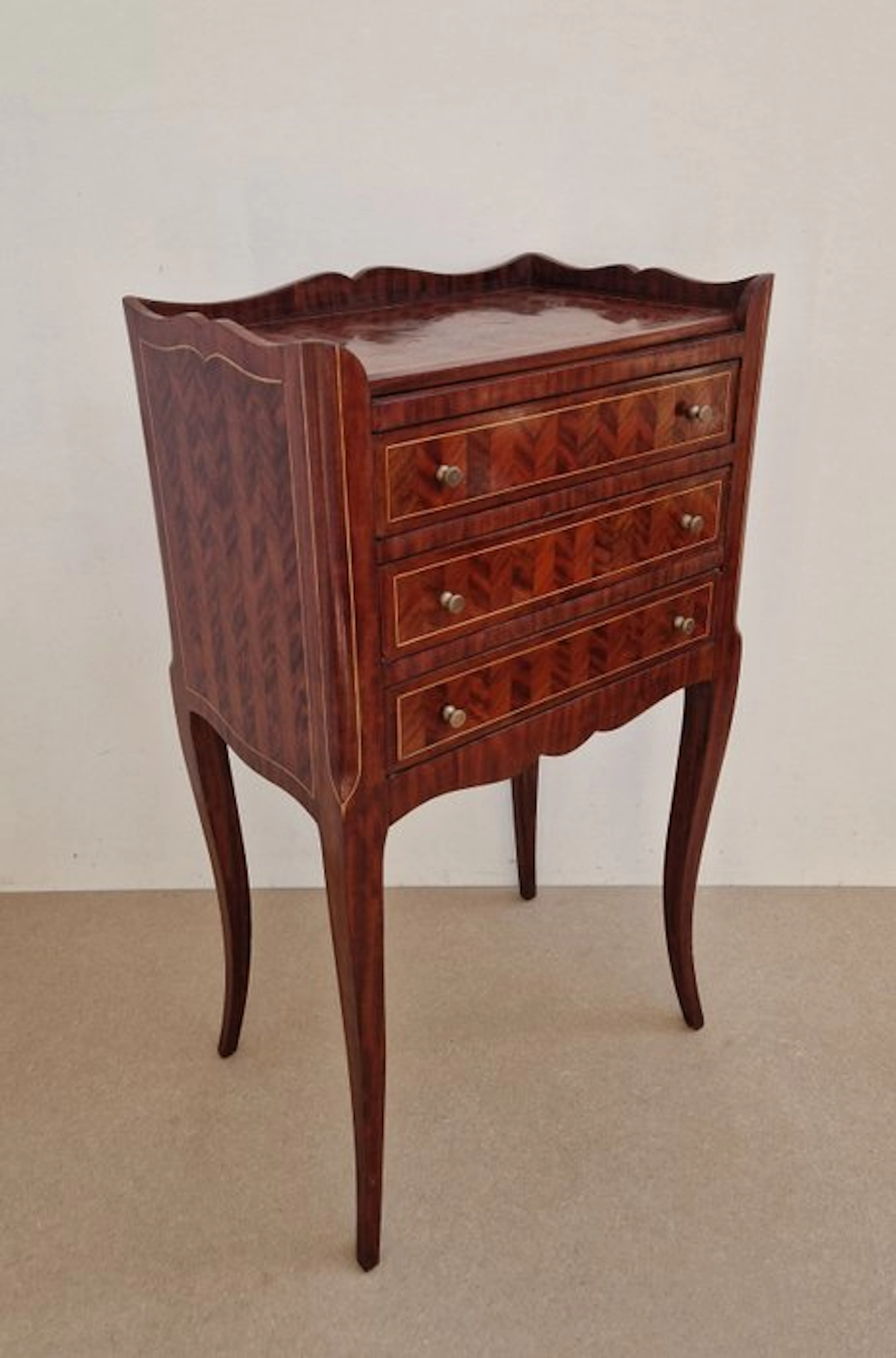 Kleine commode / Chiffonnière - Visgraad Parquetry - Nightstand - Kingwood