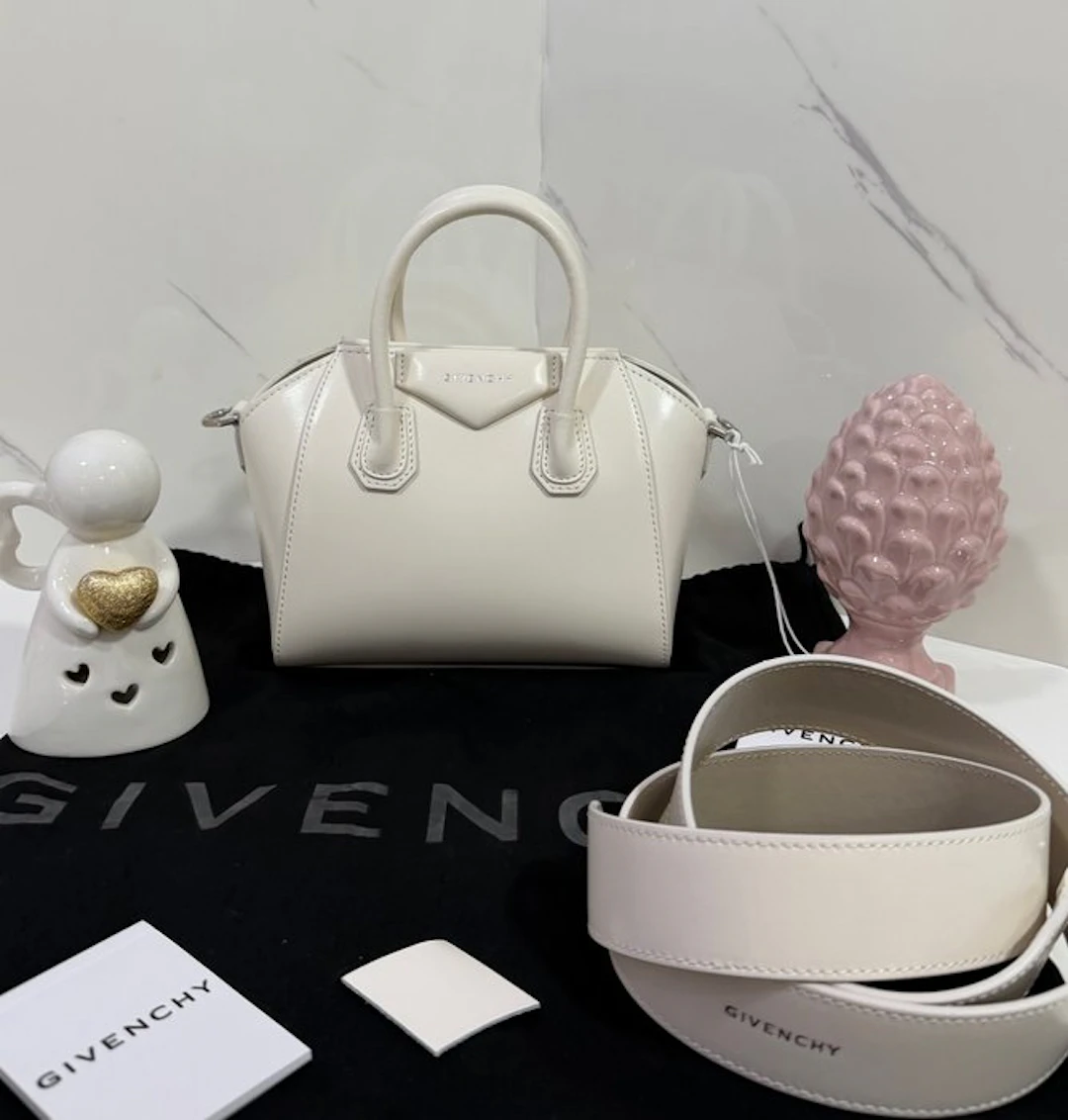 Givenchy - Antigona Petit Sac - Crossbody bag