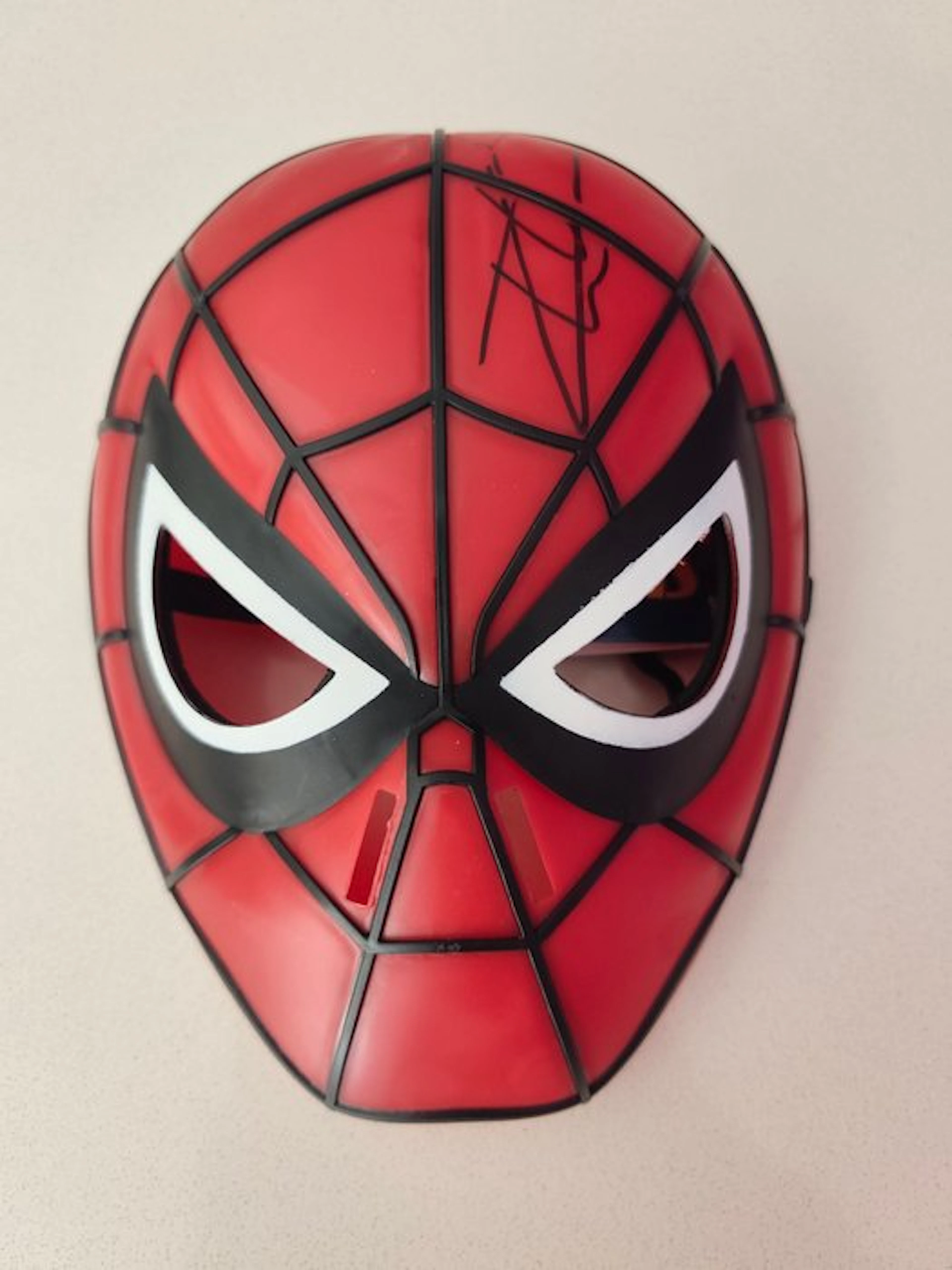 Marvel - Spider-Man mask - Personally signed by Tom Holland (Barcelona