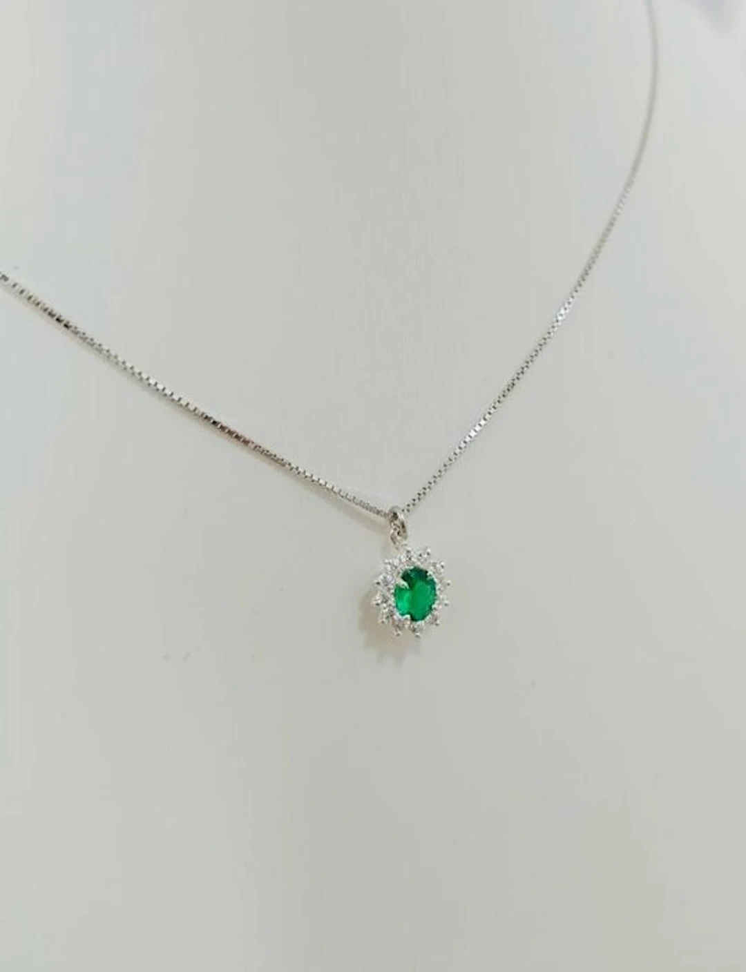 No reserve price - Necklace with pendant Silver Diamond (Natural) - Emerald