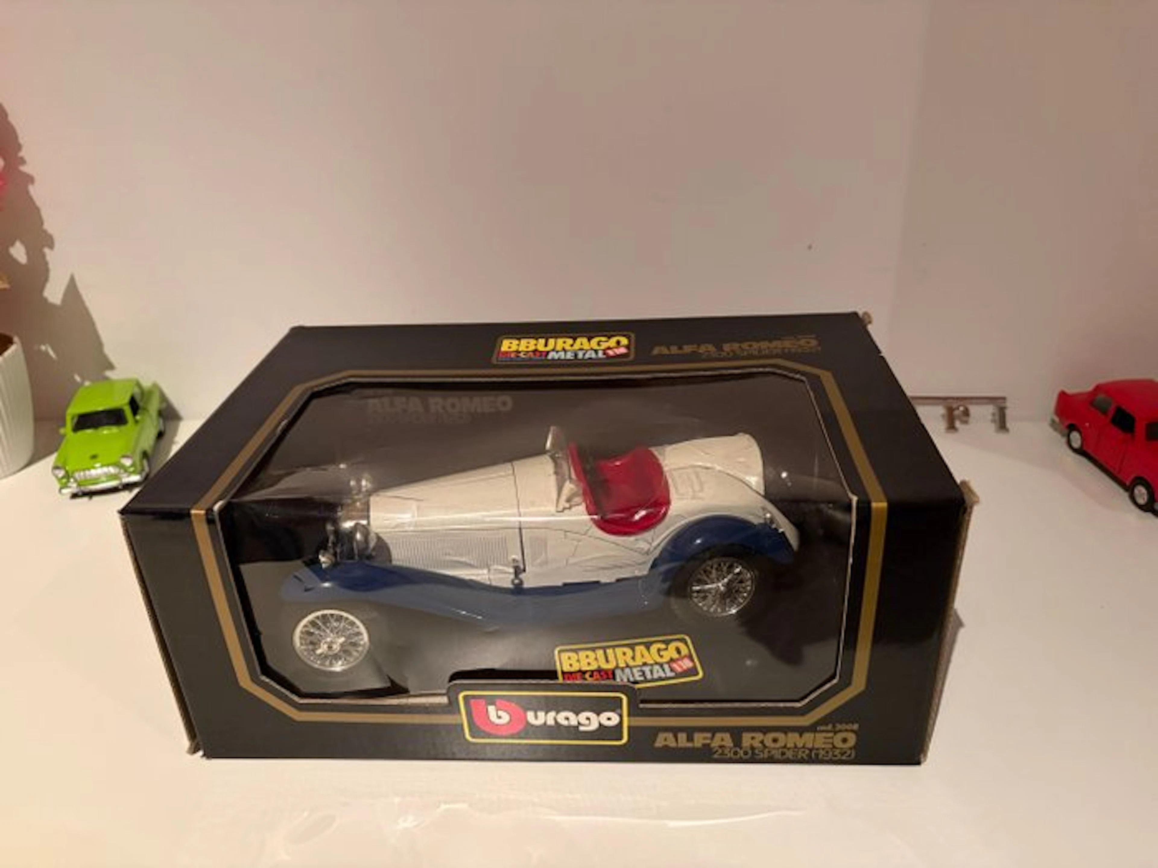 Bburago 1:18 - Model car - Alfa Romeo 2300 Spider