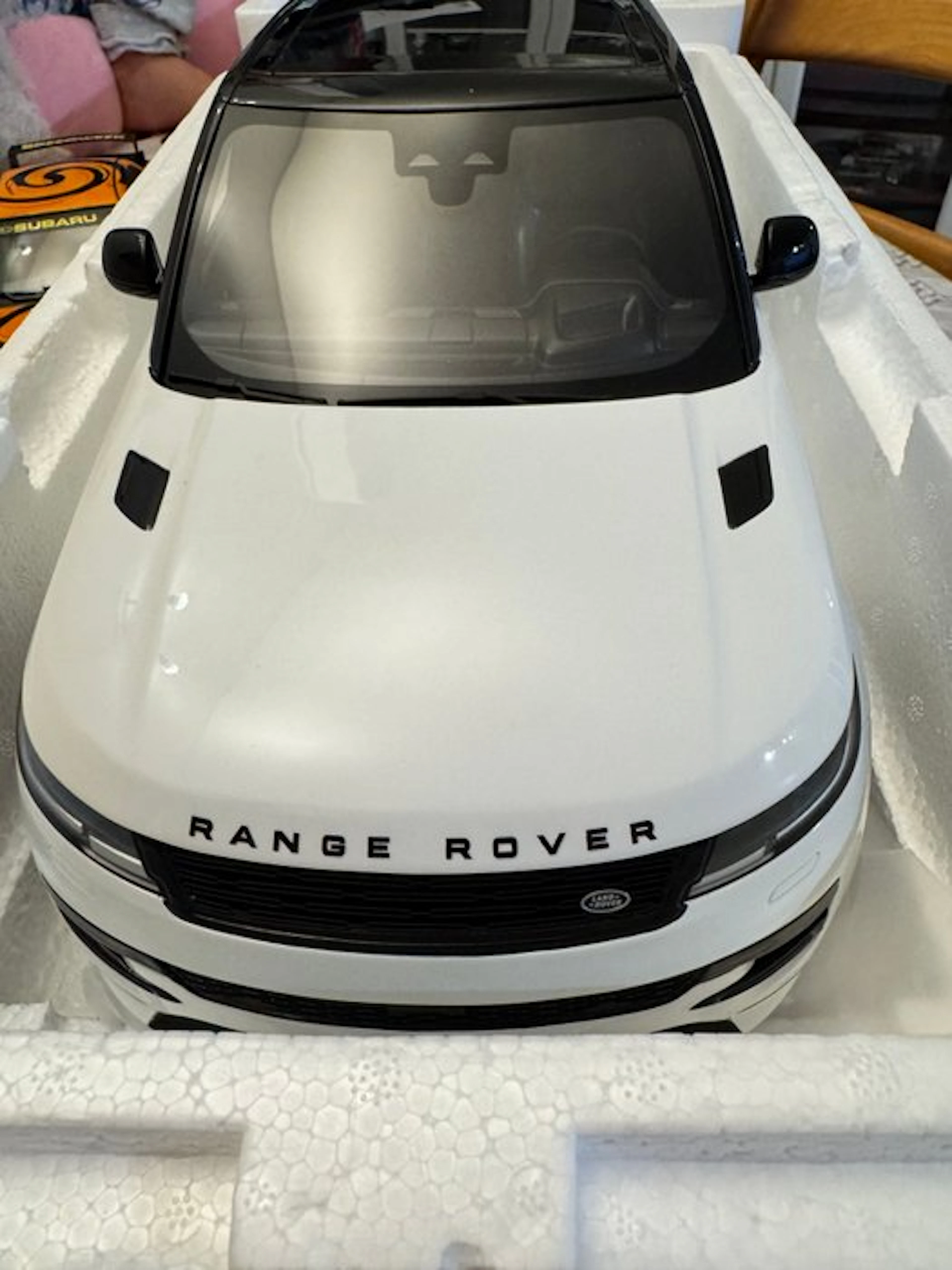 GT Spirit 1:12 - Model car - Range Rover Sport