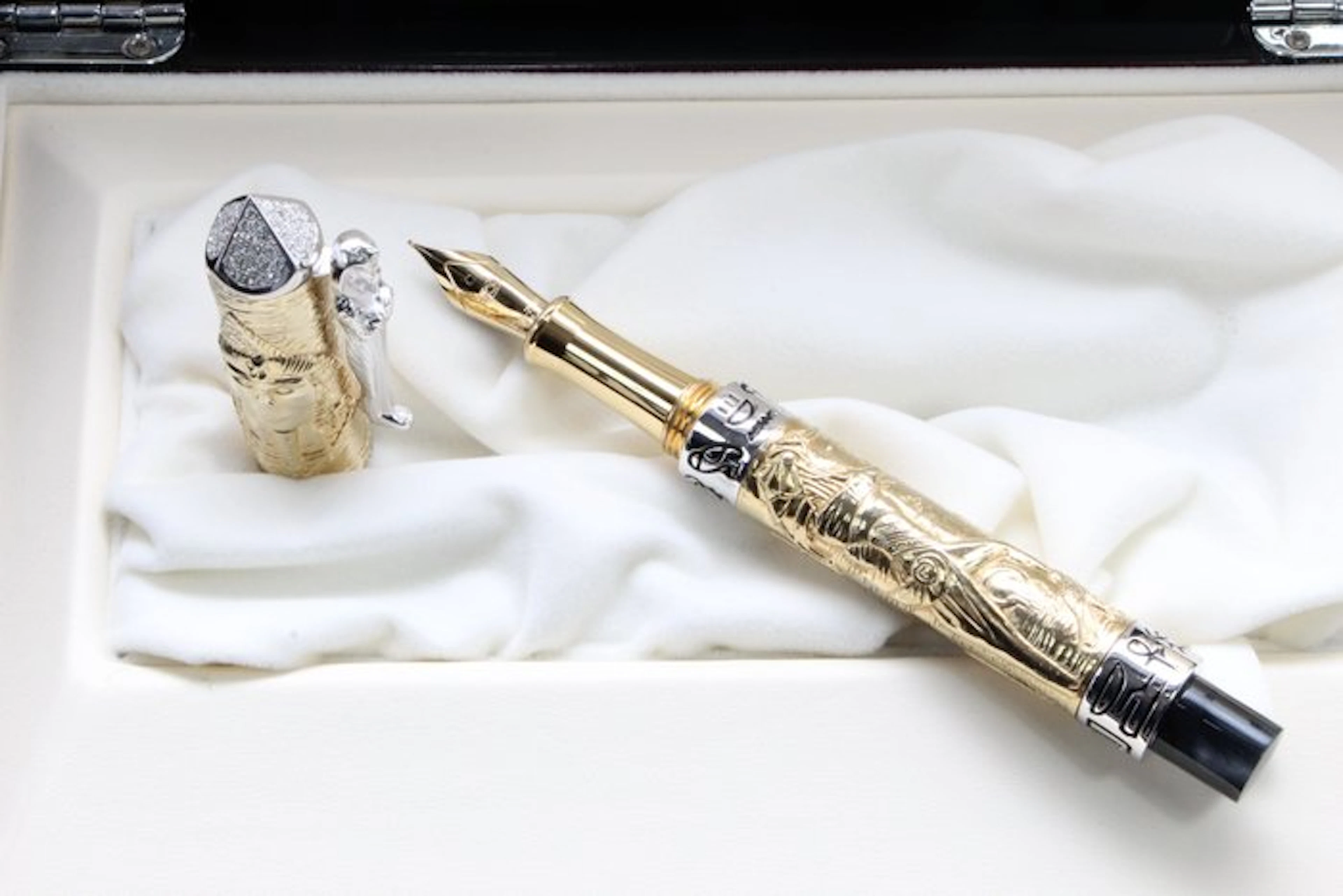 altro - Urso Fountain pen Egypt collection in sterling...