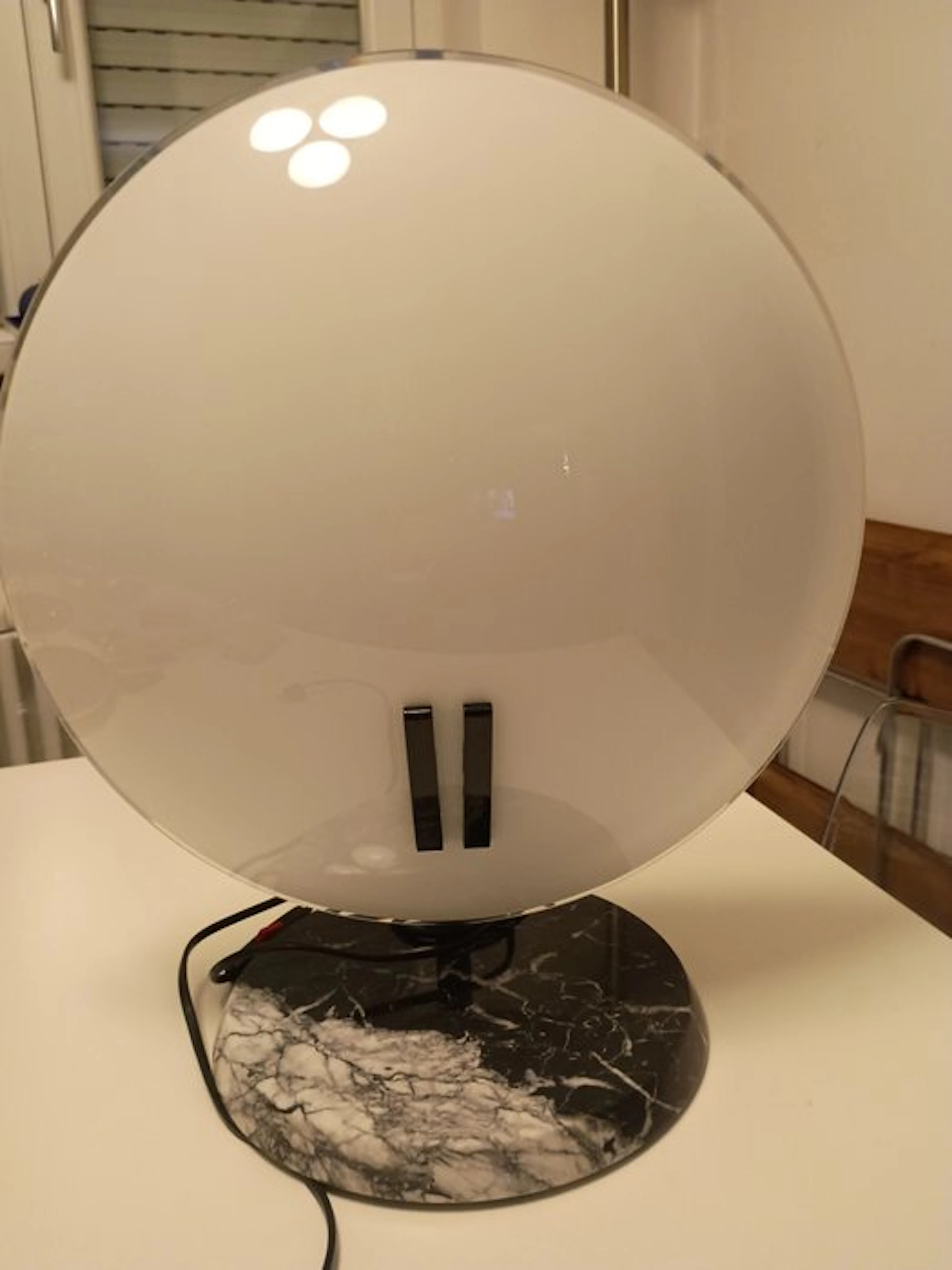 oluce - Bruno Gecchelin - Table lamp - Opaline glass - Perla