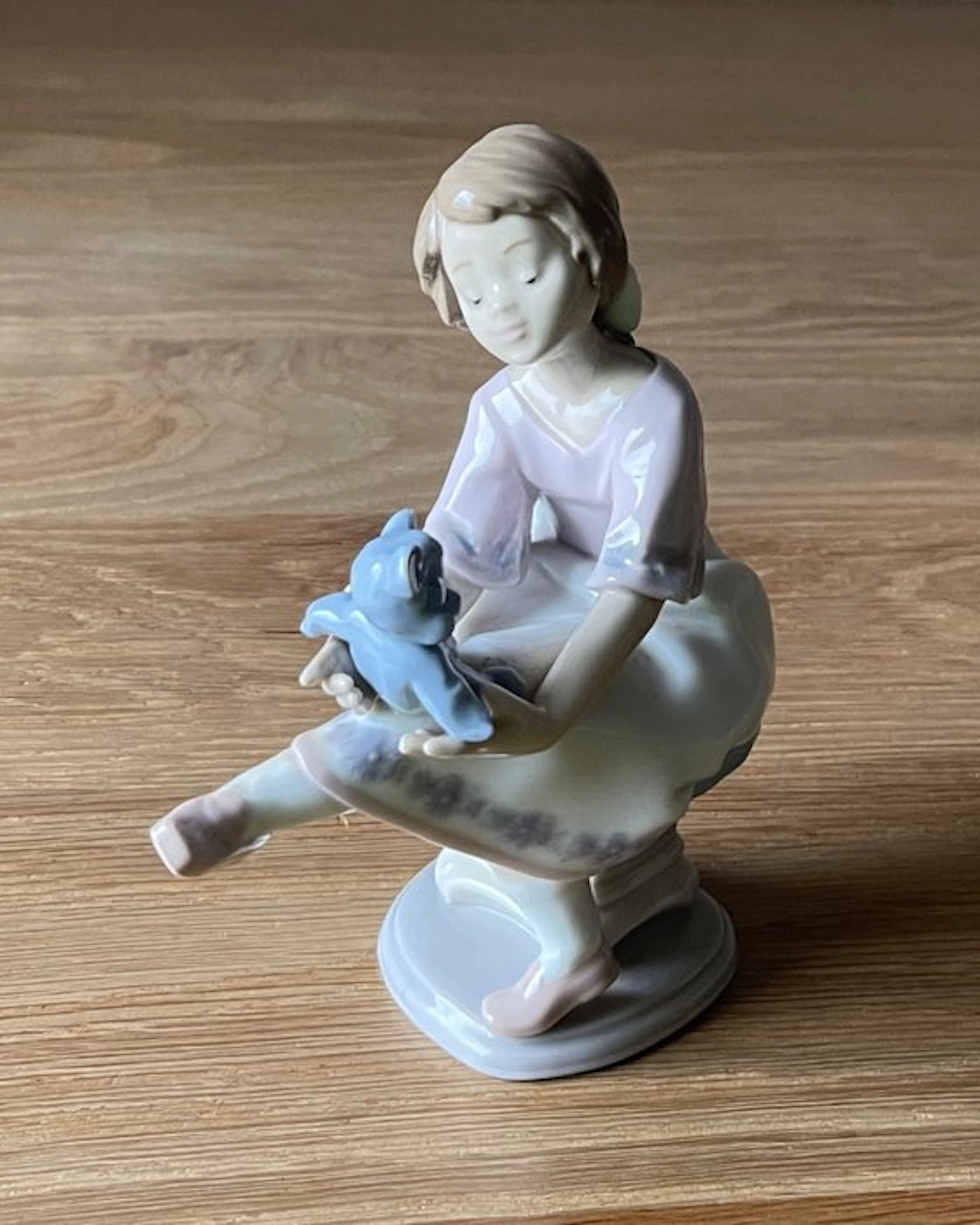 Lladró - Figure - Niña con osito - Porcelain