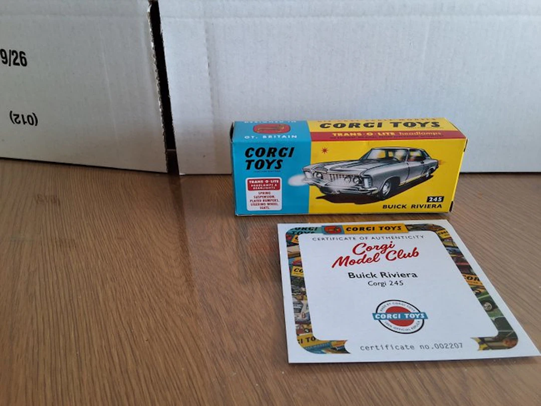 Corgi 1:43 - Model car - Buick Riviera Corgi 245 - in its original box