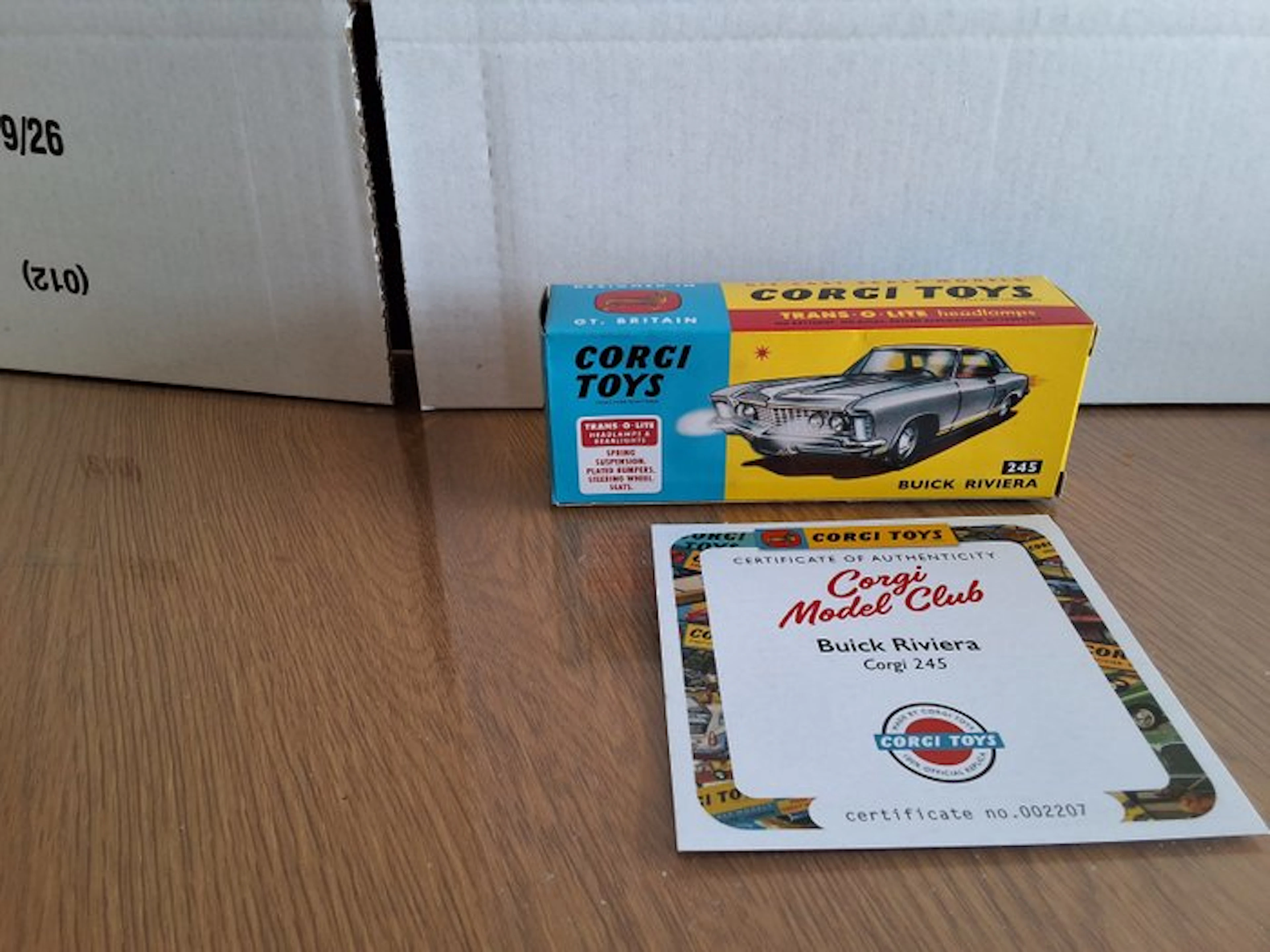 Corgi 1:43 - Model car - Buick Riviera Corgi 245 - in its original box