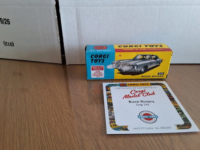 Corgi 1:43 - Model car - Buick Riviera Corgi 245 - in its original box