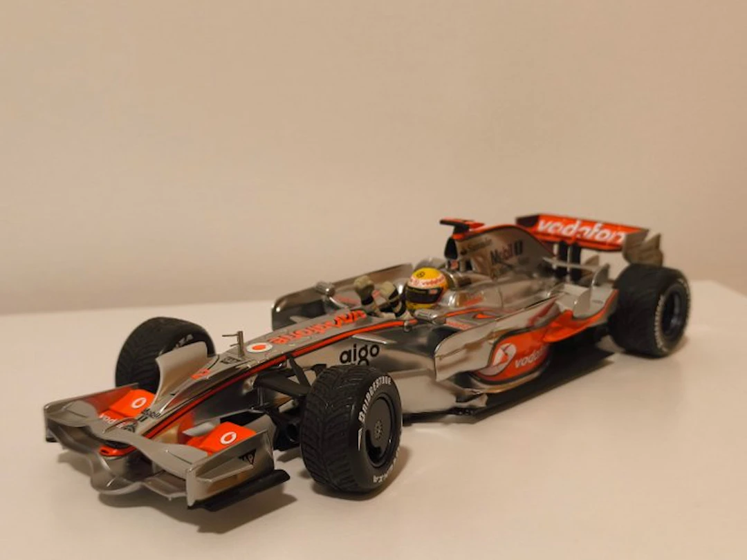 MiniChamps 1:18 - Model car - McLaren MP4-23