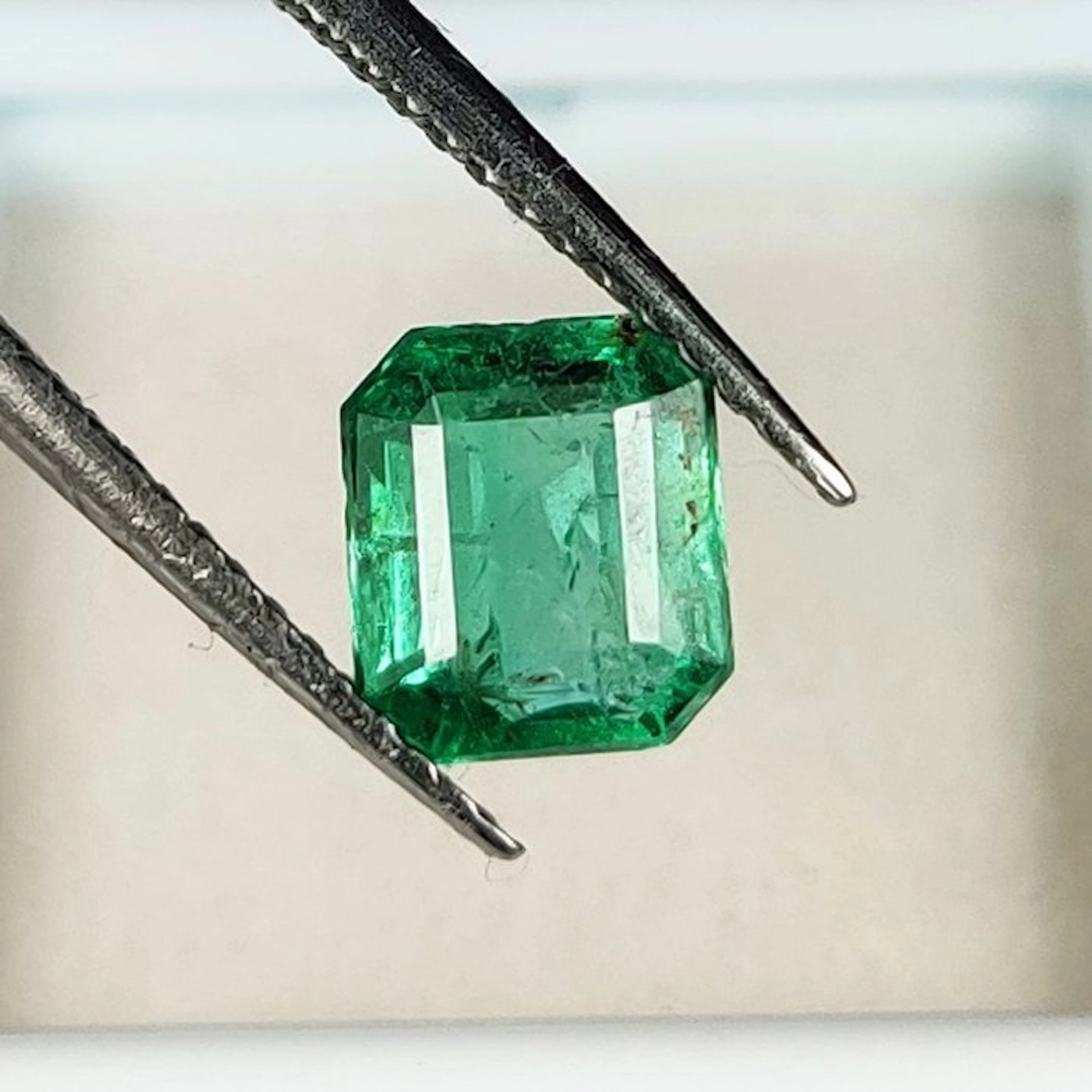 1 pcs Green Emerald - 1.32 ct - International Gemological Institute (IGI)