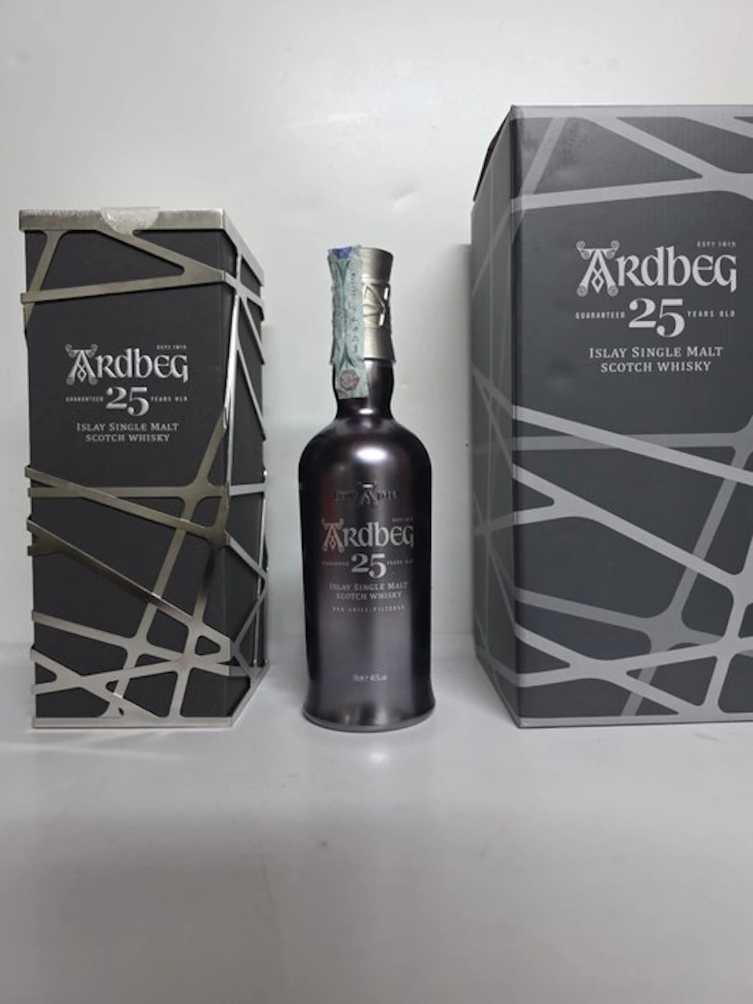 Ardbeg 25 years old 25 Years Old - b. 2022 - 70cl