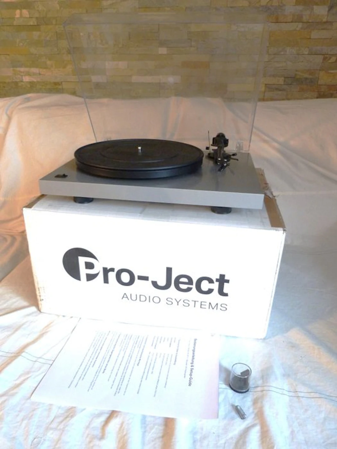 Pro Ject - Debut II / 2-Speed Manual Belt-Drive Turntable
